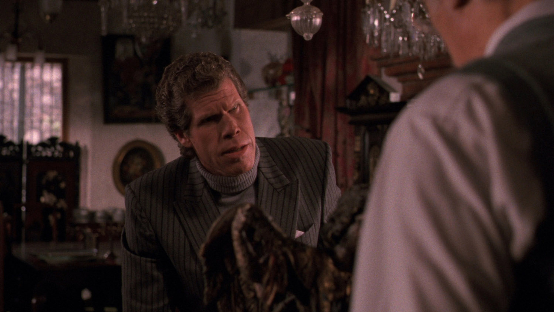 Ron Perlman nel film "Cronos"