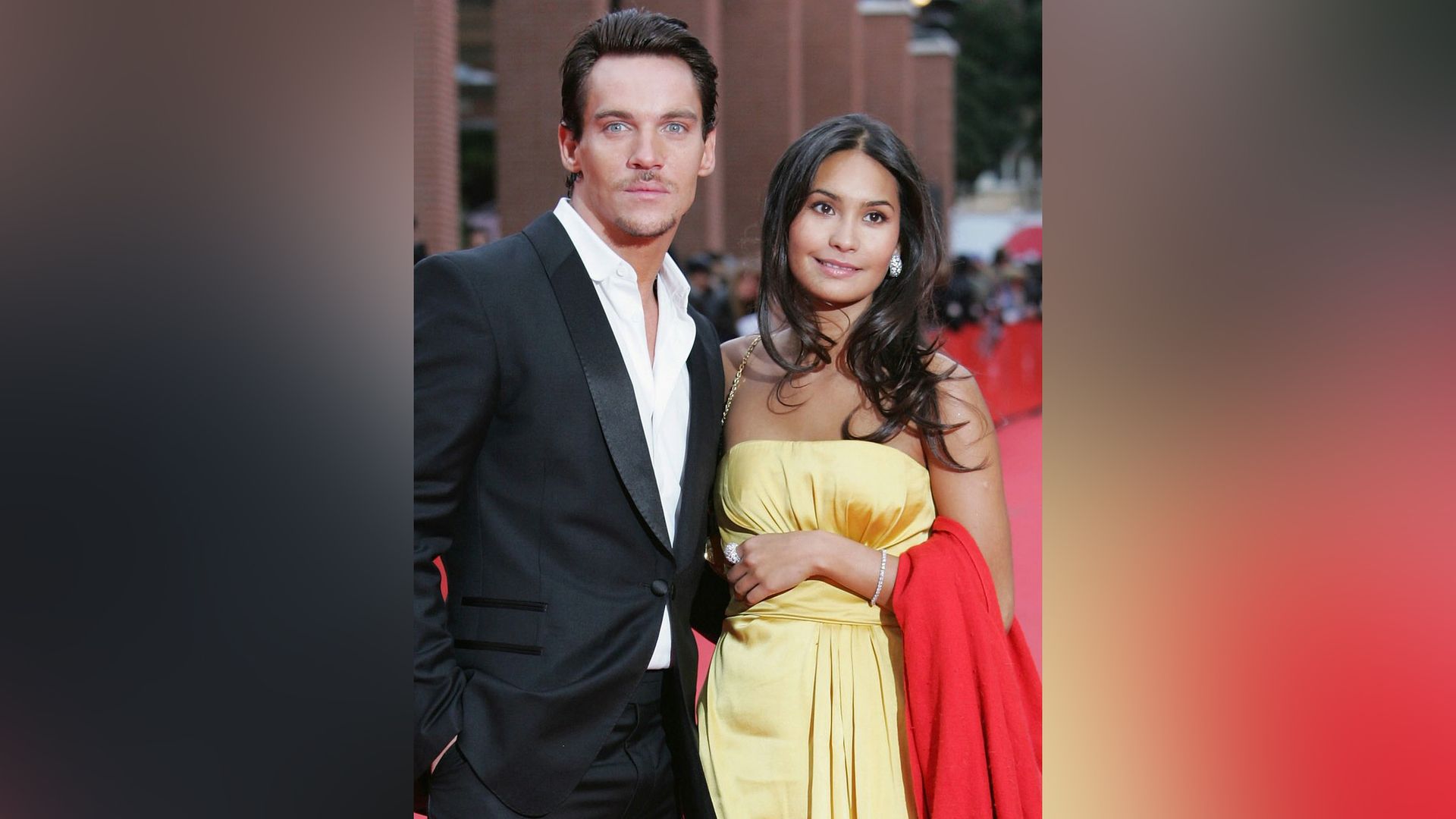 Jonathan Rhys Meyers e Rina Hammer