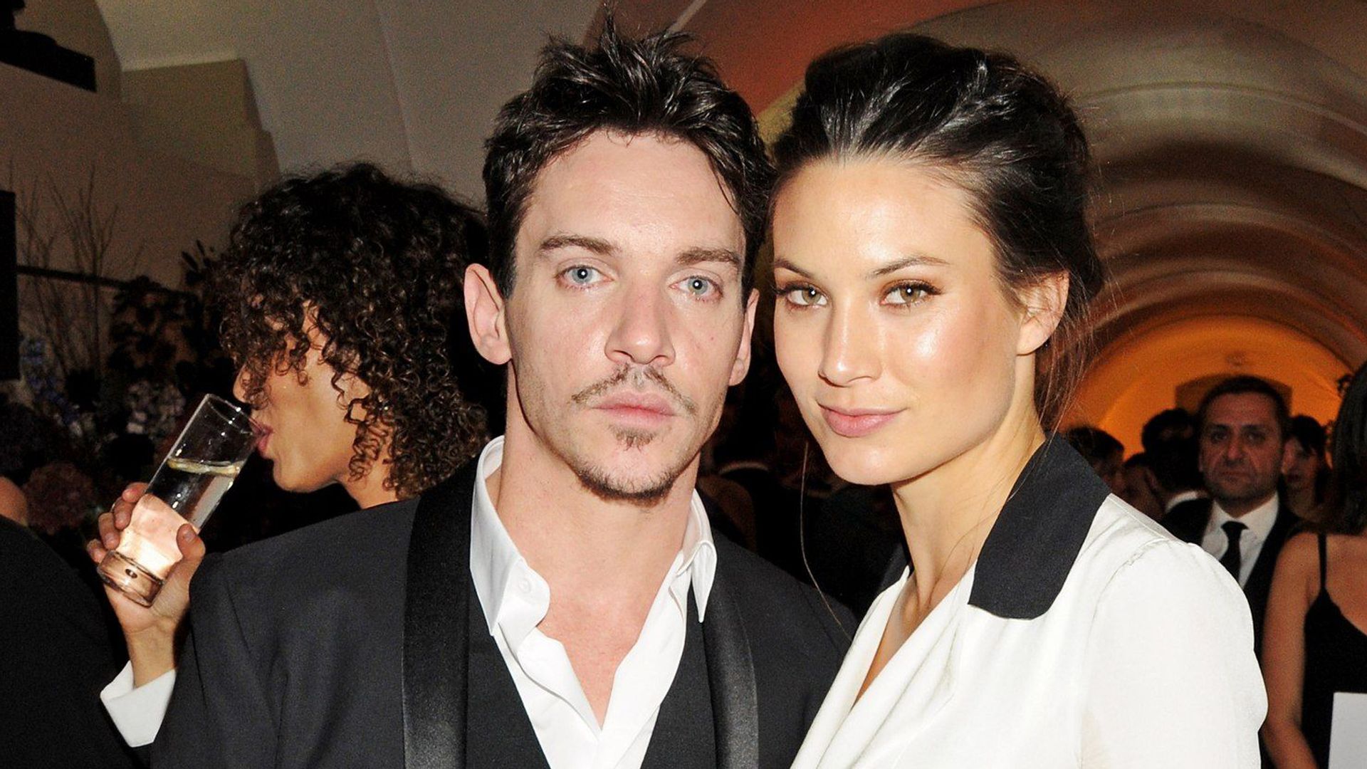 Jonathan Rhys Meyers e Victoria Keon-Cohen