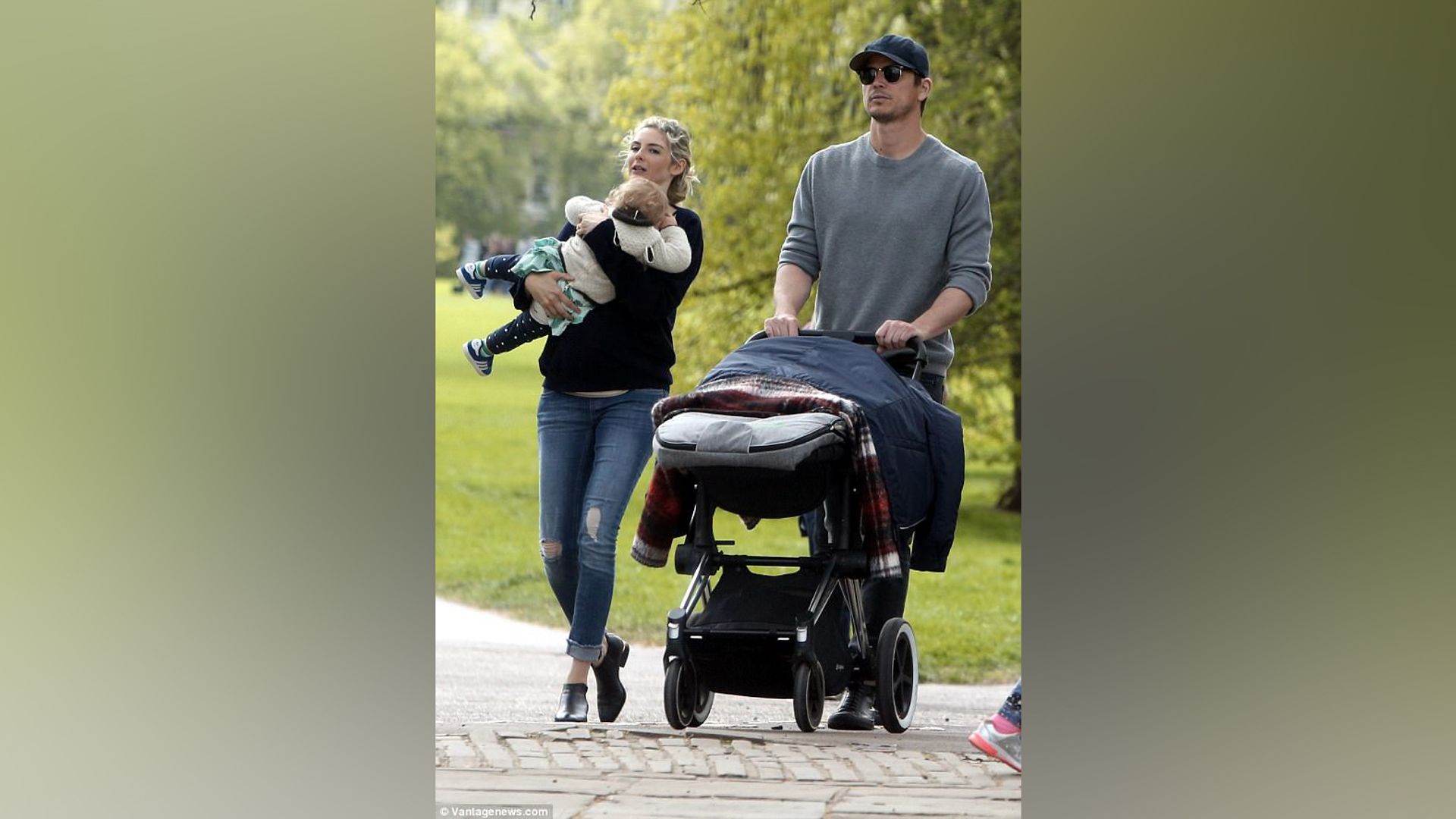 Josh Hartnett con sua moglie e i suoi figli