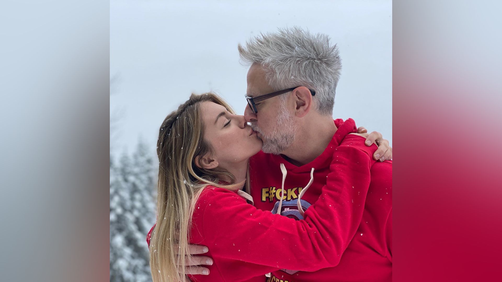 Jennifer Holland e James Gunn