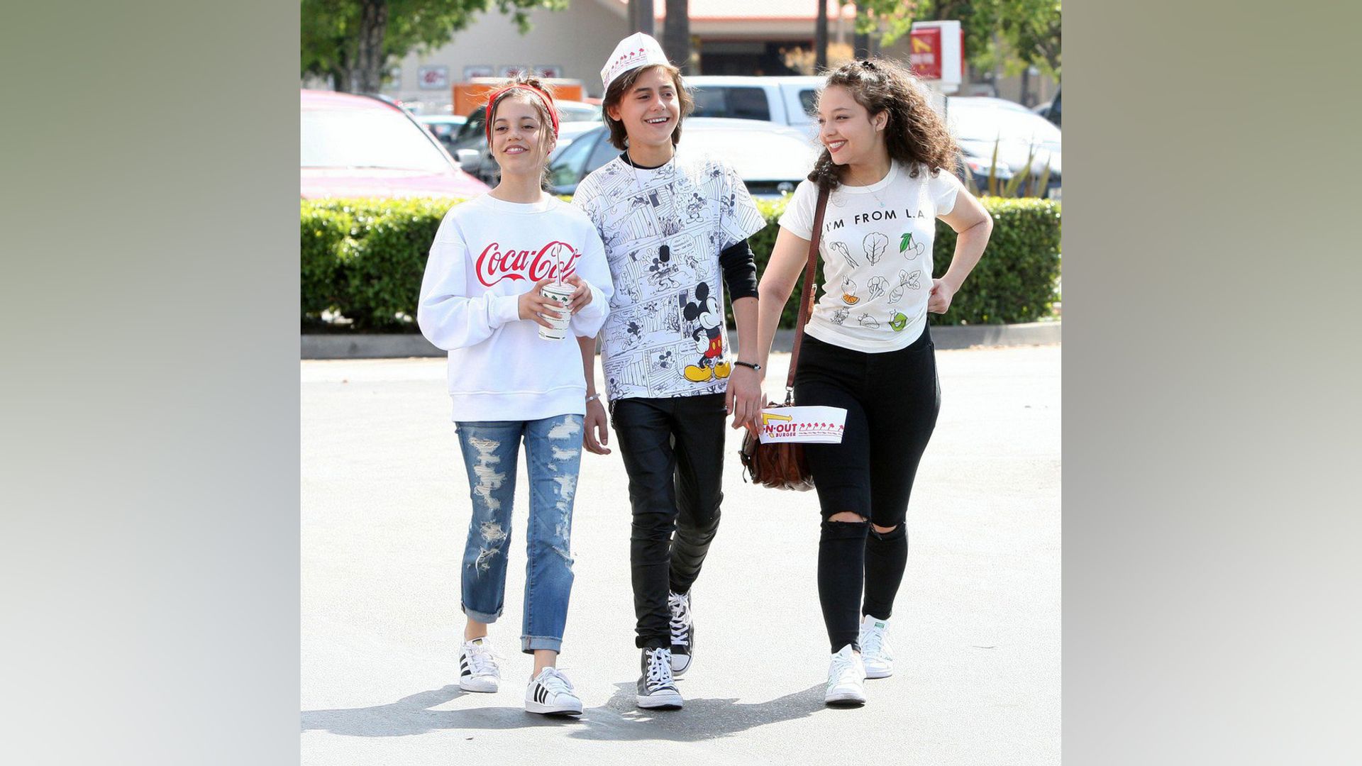 Jenna Ortega a passeggio con gli amici