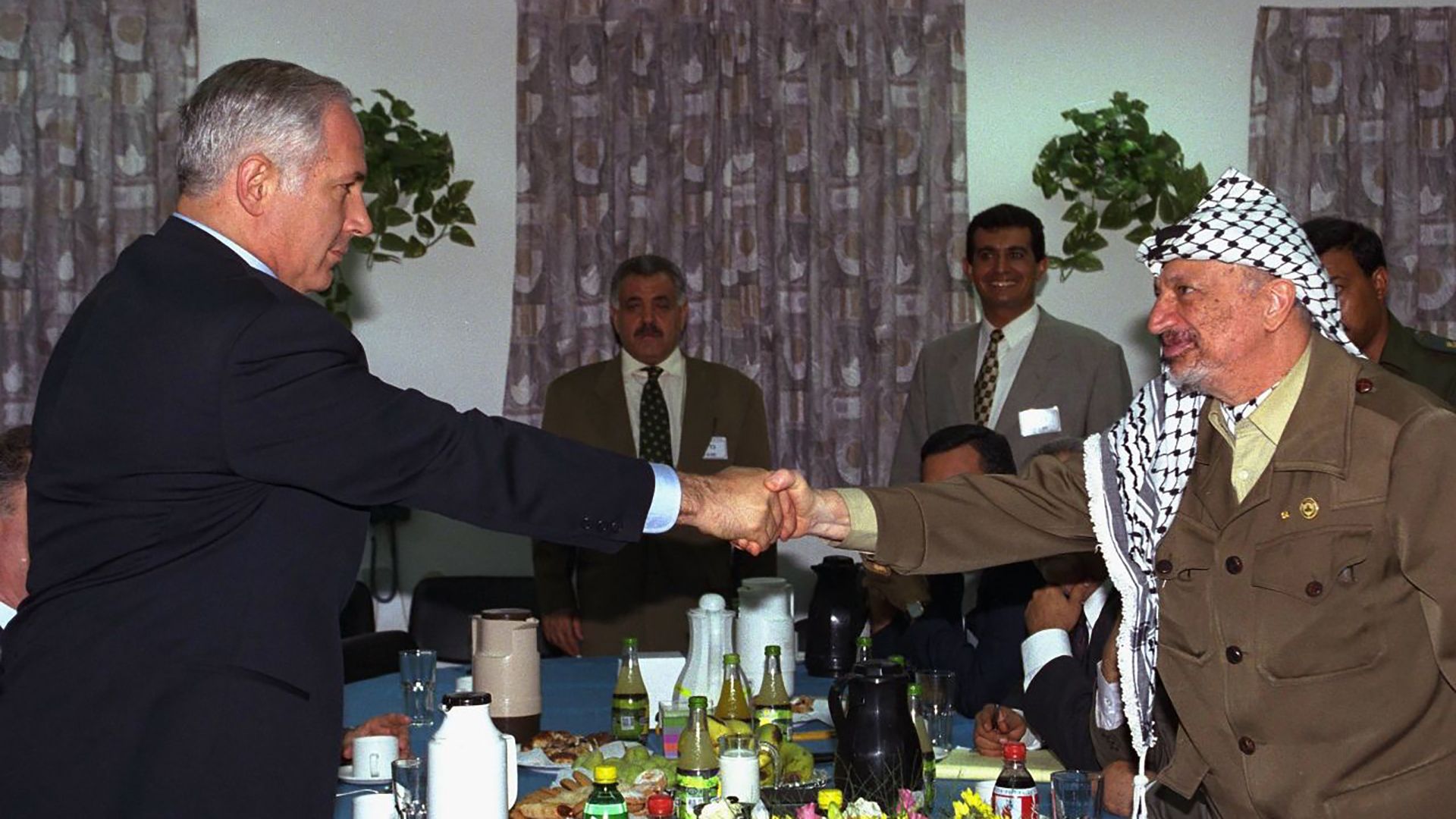 Benjamin Netanyahu e Yasser Arafat