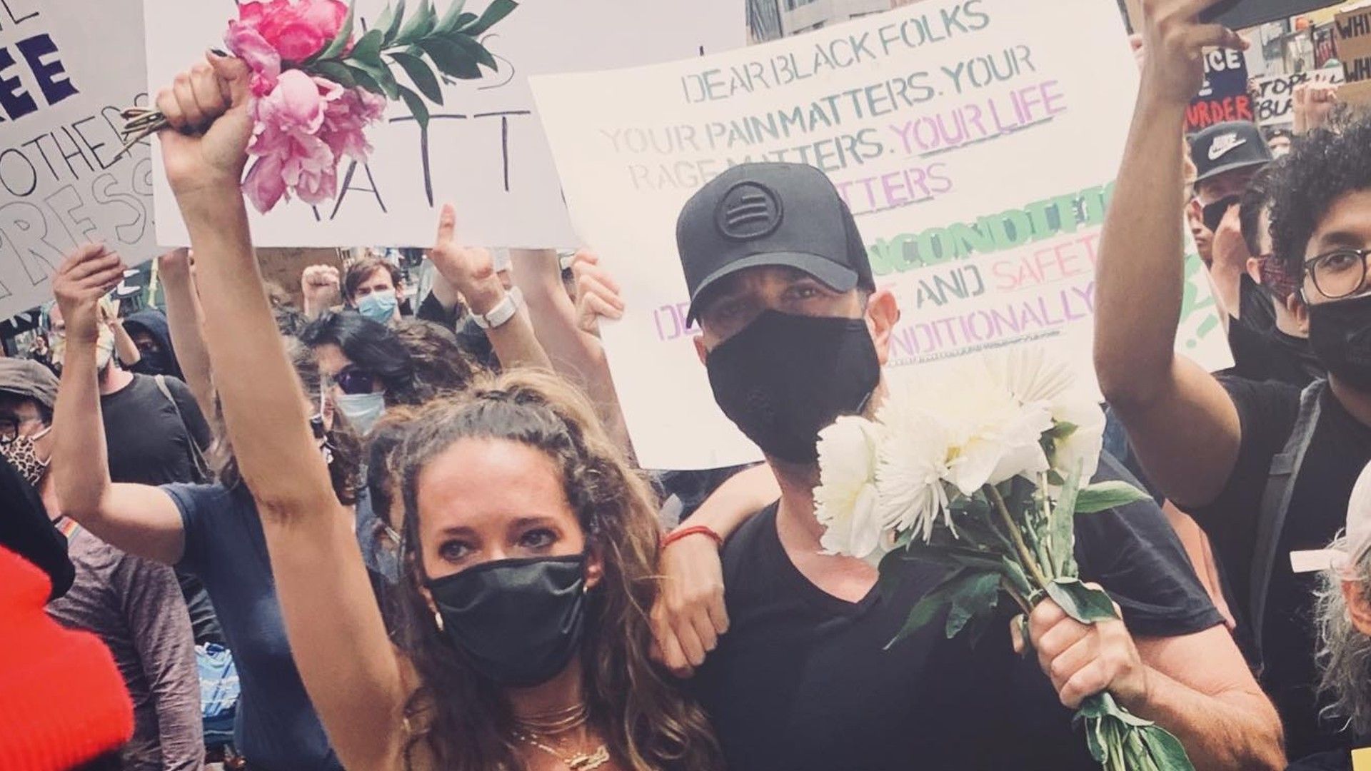 David Schwimmer con la sua ex-moglie alla marcia BLM