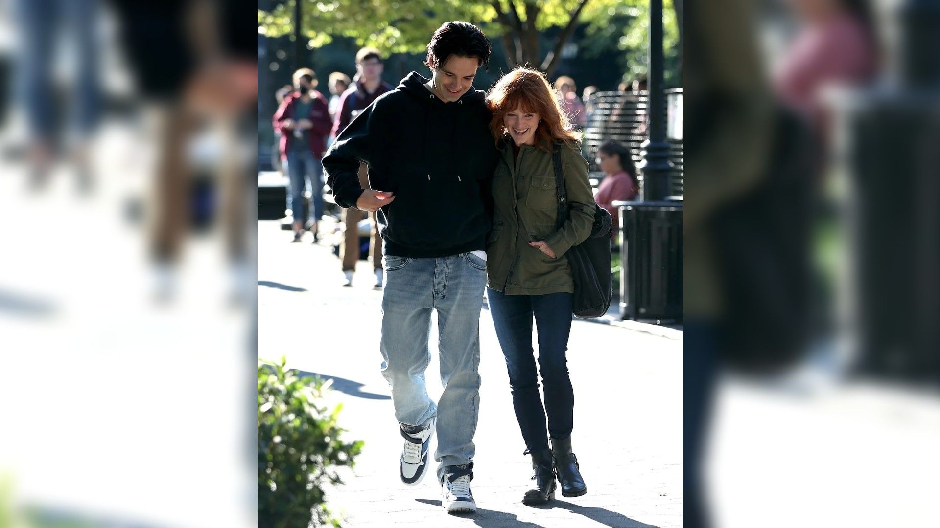 Sebastian Stan e Julianne Moore sul set di Sharper