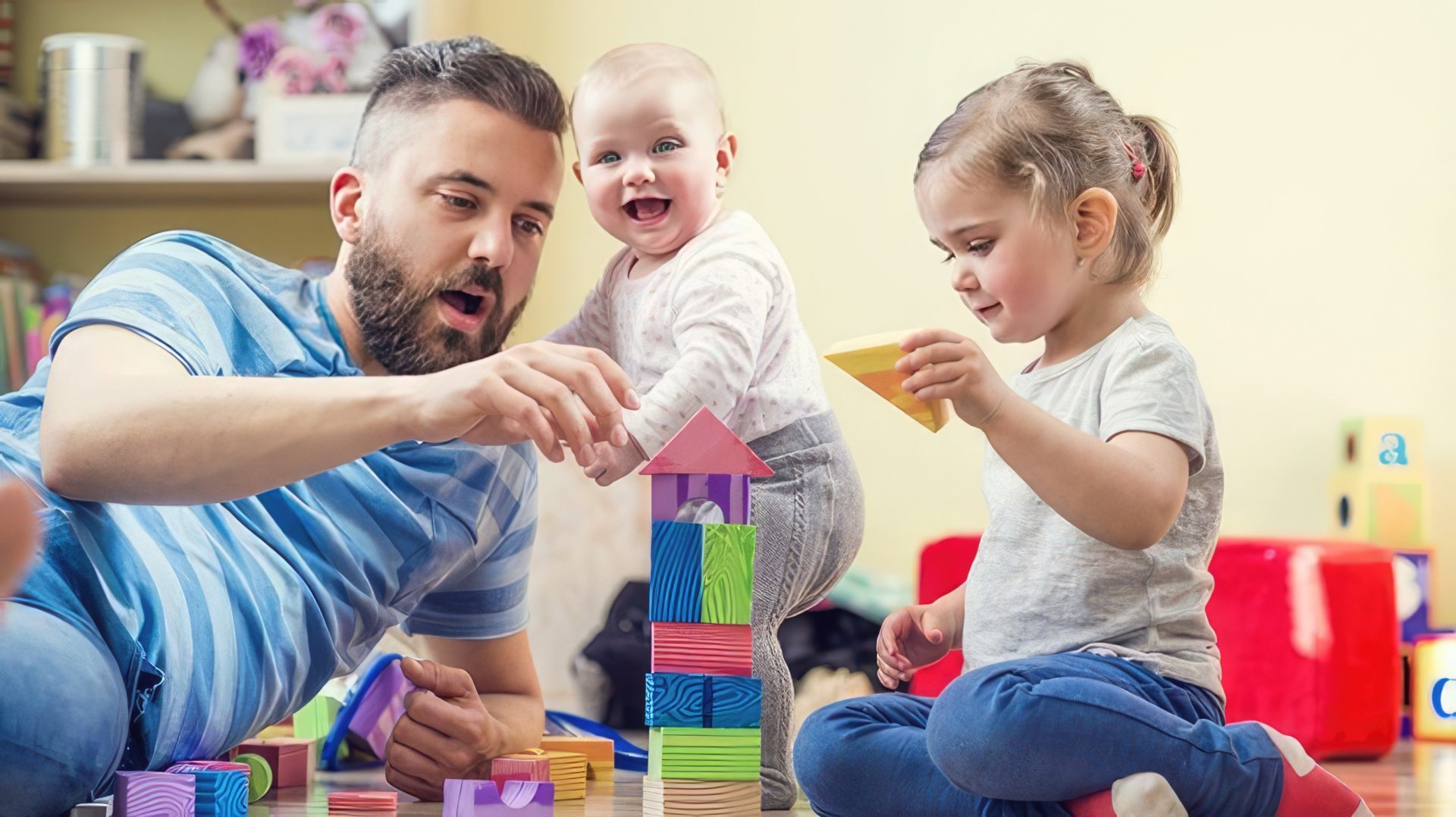 Il padre Pesci si unisce volentieri ai giochi dei bambini, percepisce con calma le loro marachelle