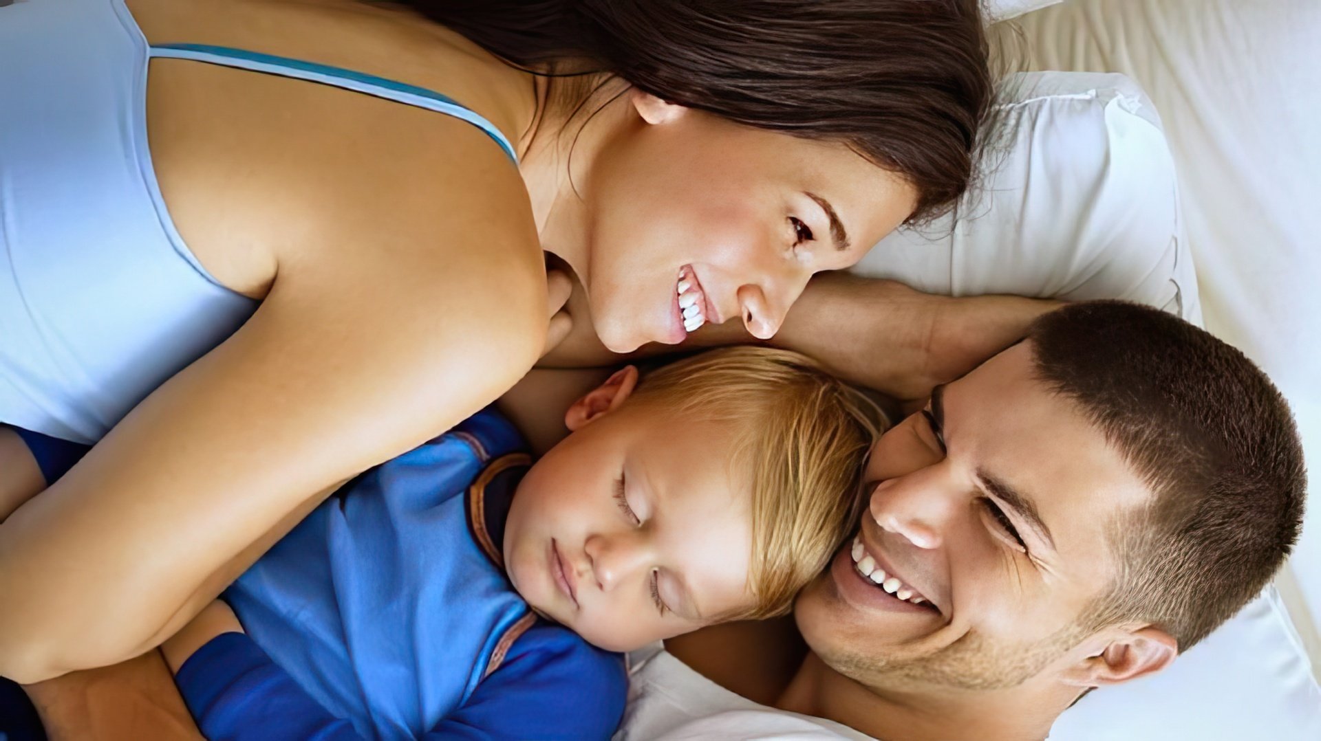 La Mamma Vergine e il Papà Leone Amano il loro Bambino
