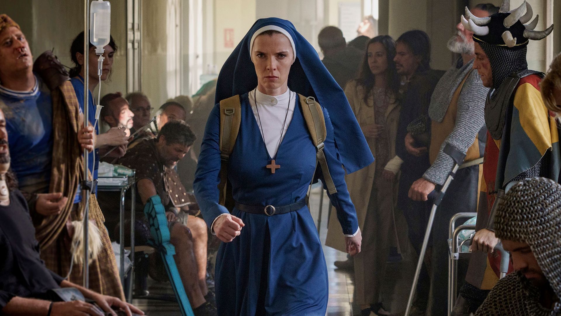 Betty Gilpin nella serie 'Mrs. Davis'