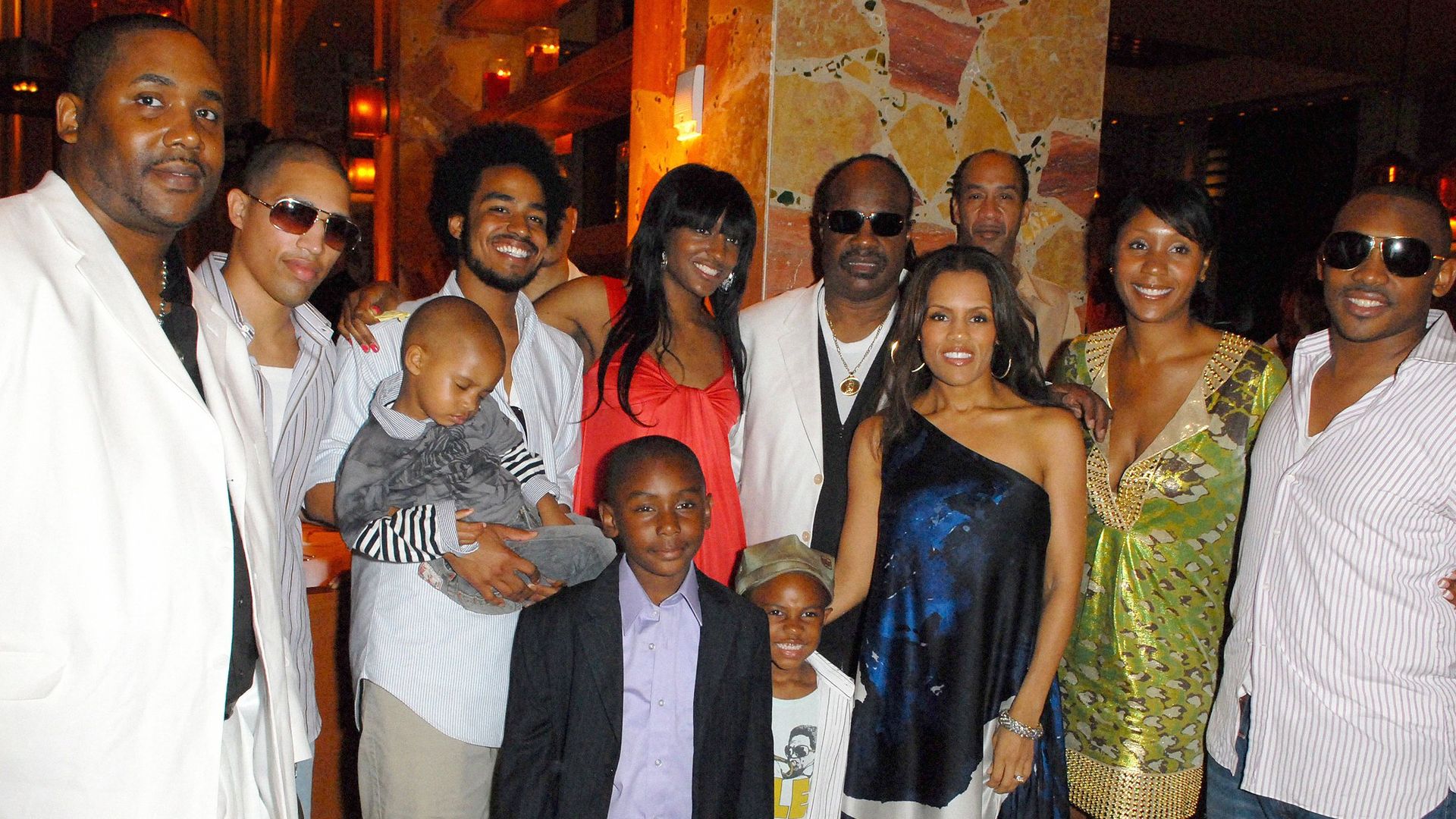 Stevie Wonder con i suoi figli e nipoti