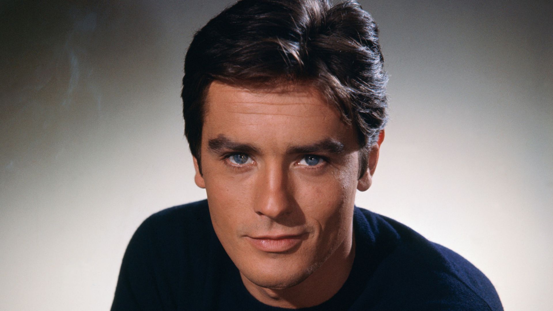 Secondo l'oroscopo, Alain Delon era uno Scorpione