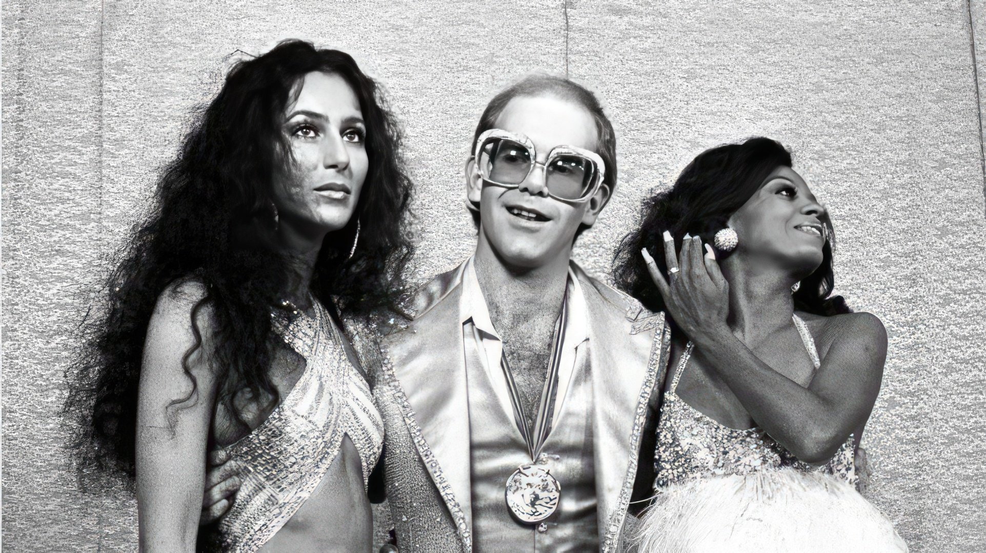 Nel 1976, il cantante ammise di essere interessato non solo alle donne