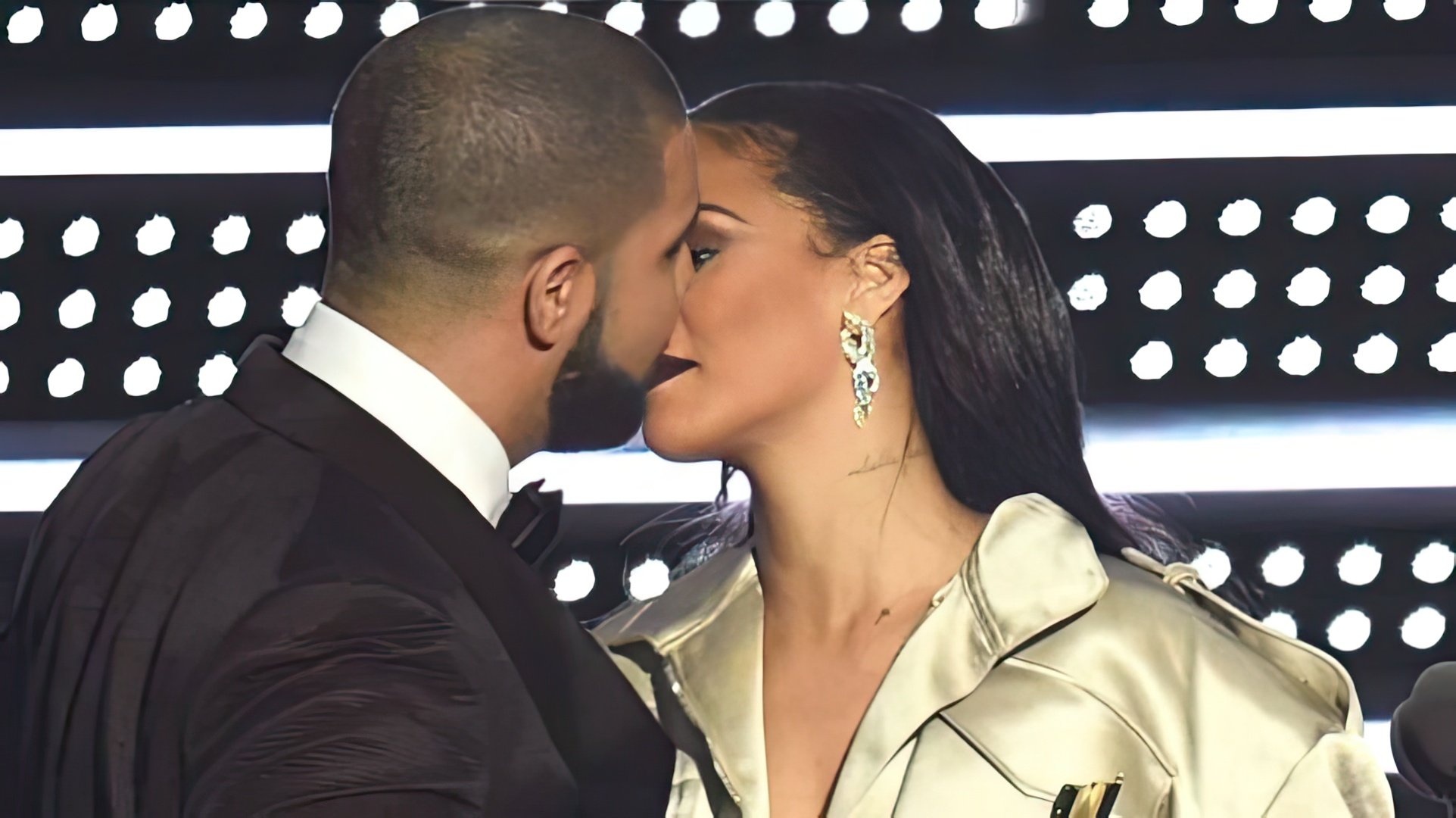 Drake ha baciato Rihanna agli MTV VMA 2016