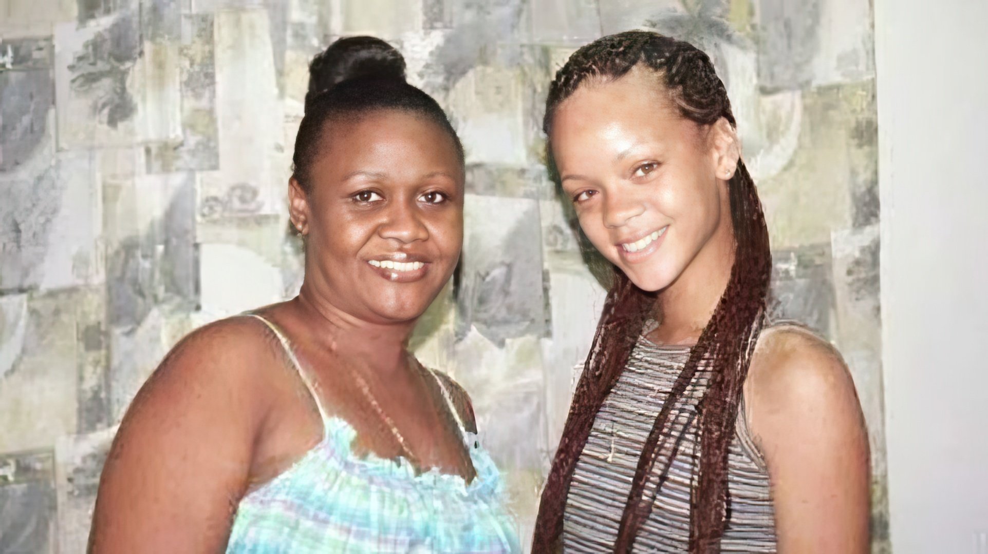 Dai 9 anni, Rihanna è cresciuta con la madre e il fratello minore