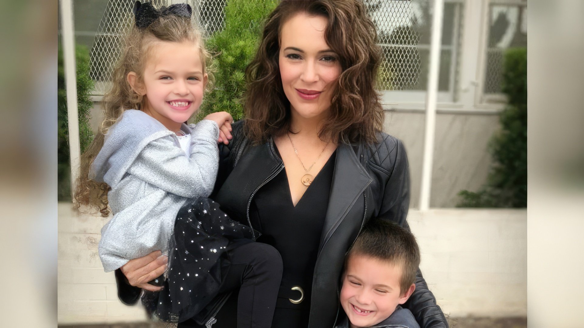 Alyssa Milano con i bambini