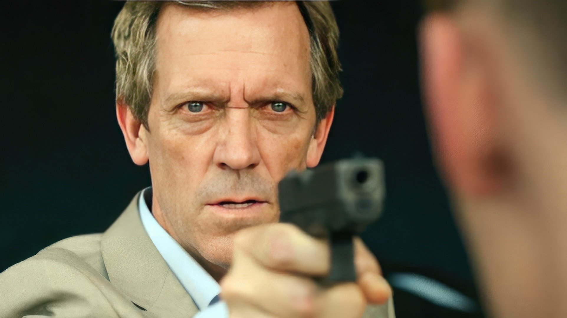 Hugh Laurie nella serie 'The Night Manager'