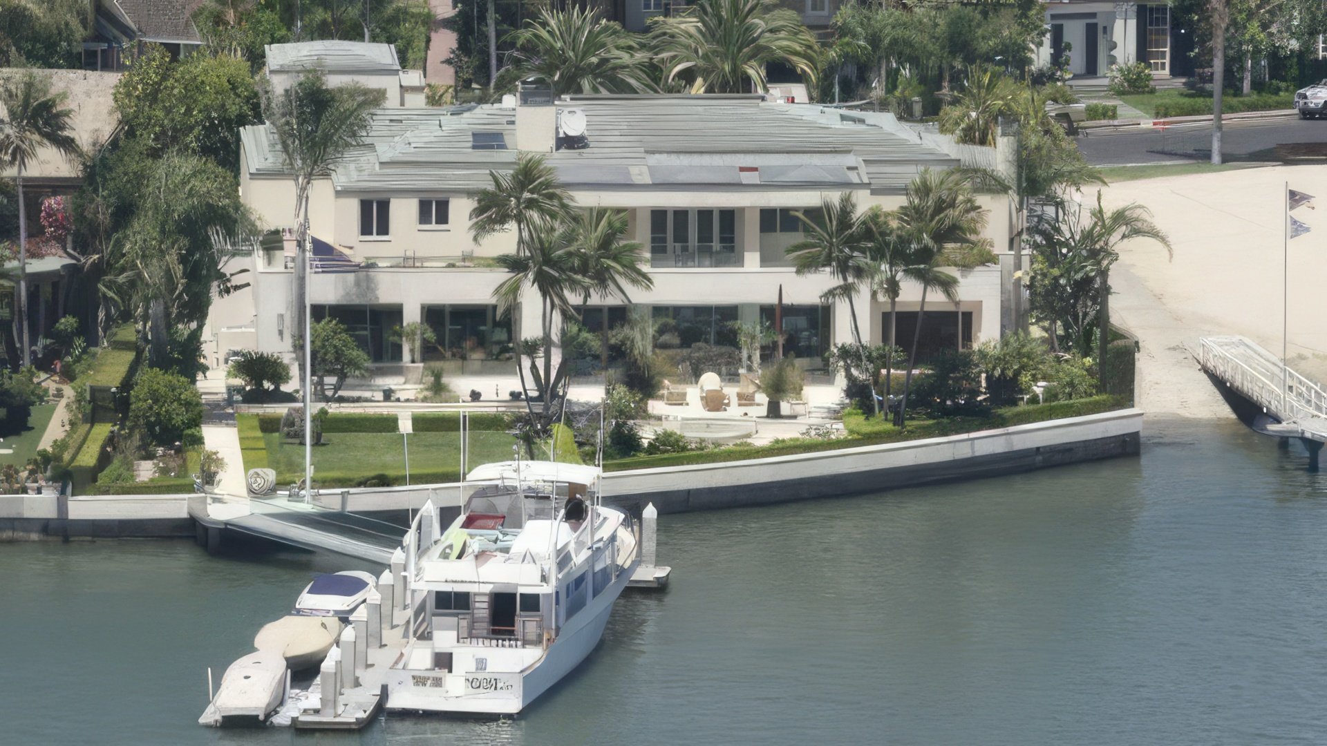 Uno degli yacht e delle ville dell'attore