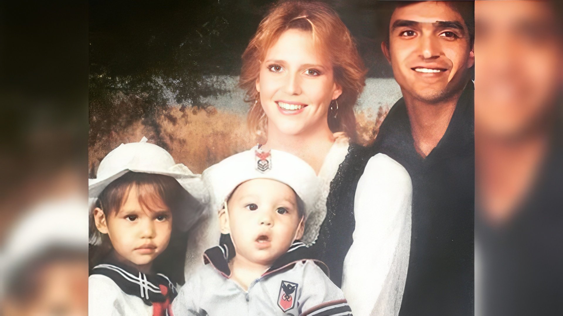 Jessica Alba da bambina con i suoi genitori e il fratello