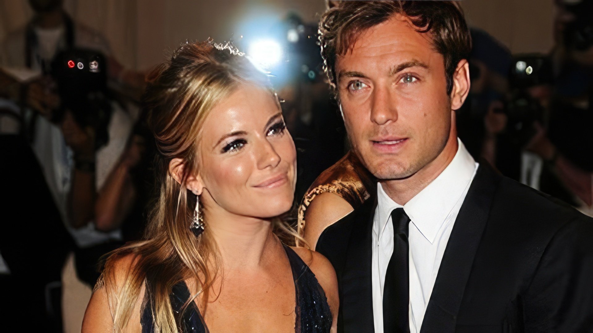 Nella foto: Jude Law e Sienna Miller