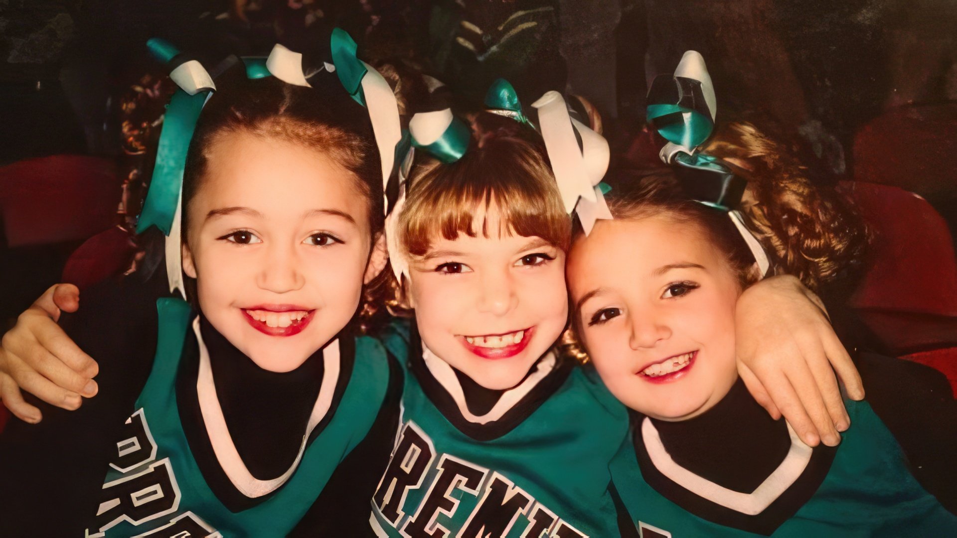 Miley Cyrus con le sue migliori amiche d'infanzia