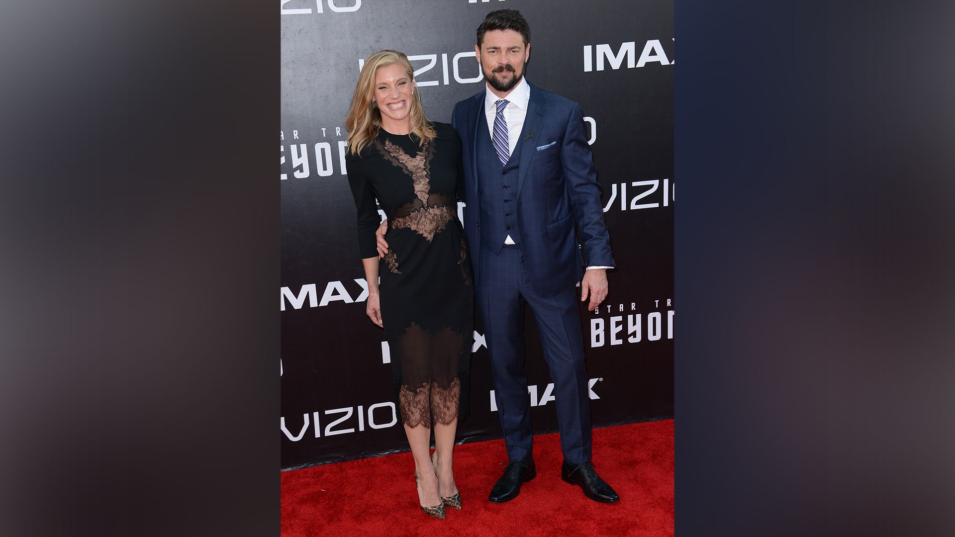 Katee Sackhoff e Karl Urban