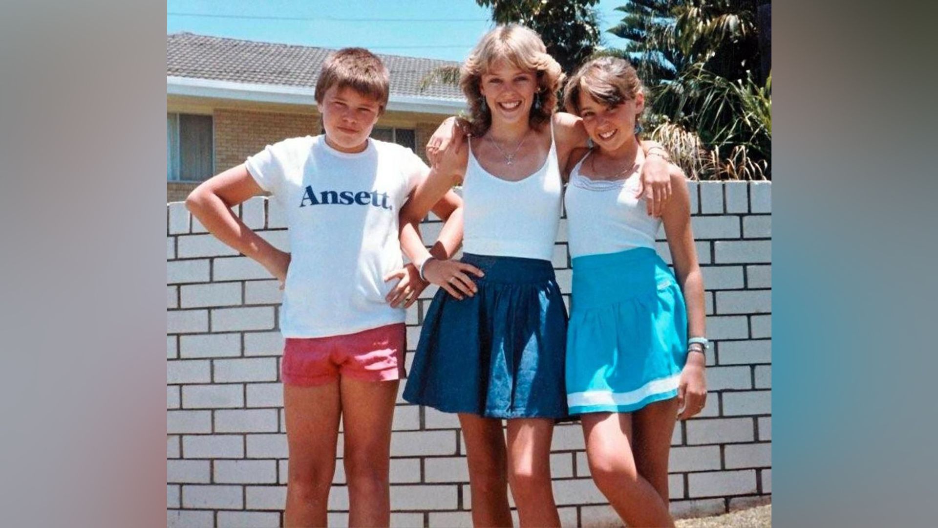 Kylie Minogue con i suoi fratelli