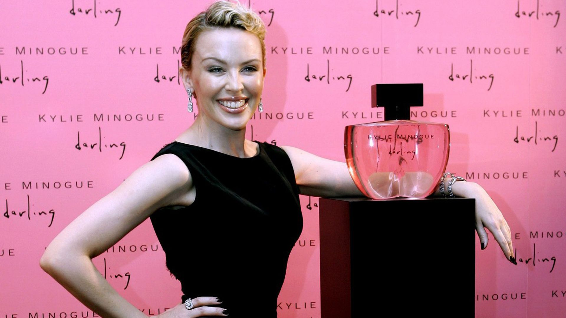 Kylie Minogue a una presentazione del suo profumo
