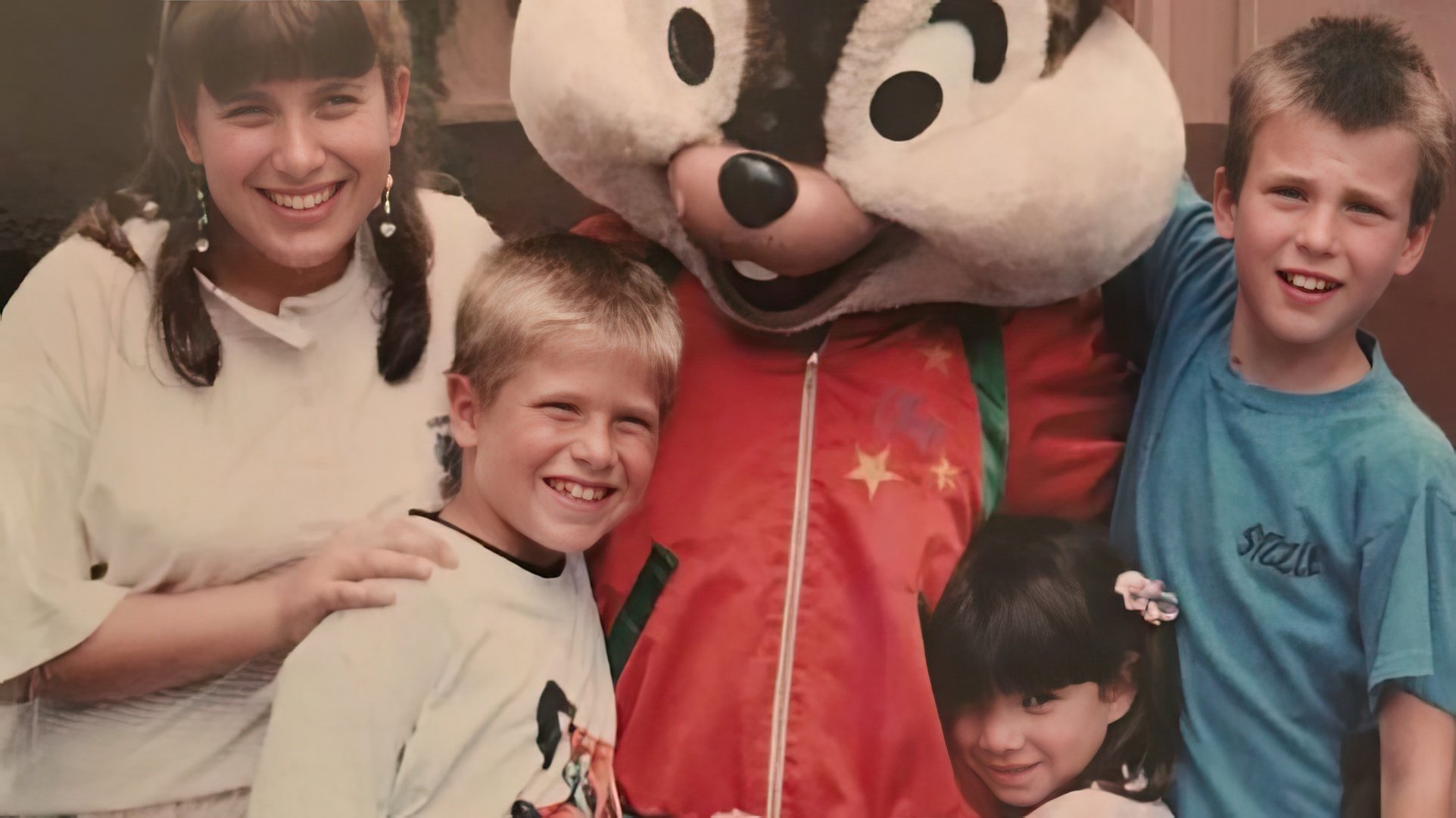 Chris Evans con il fratello e le sorelle