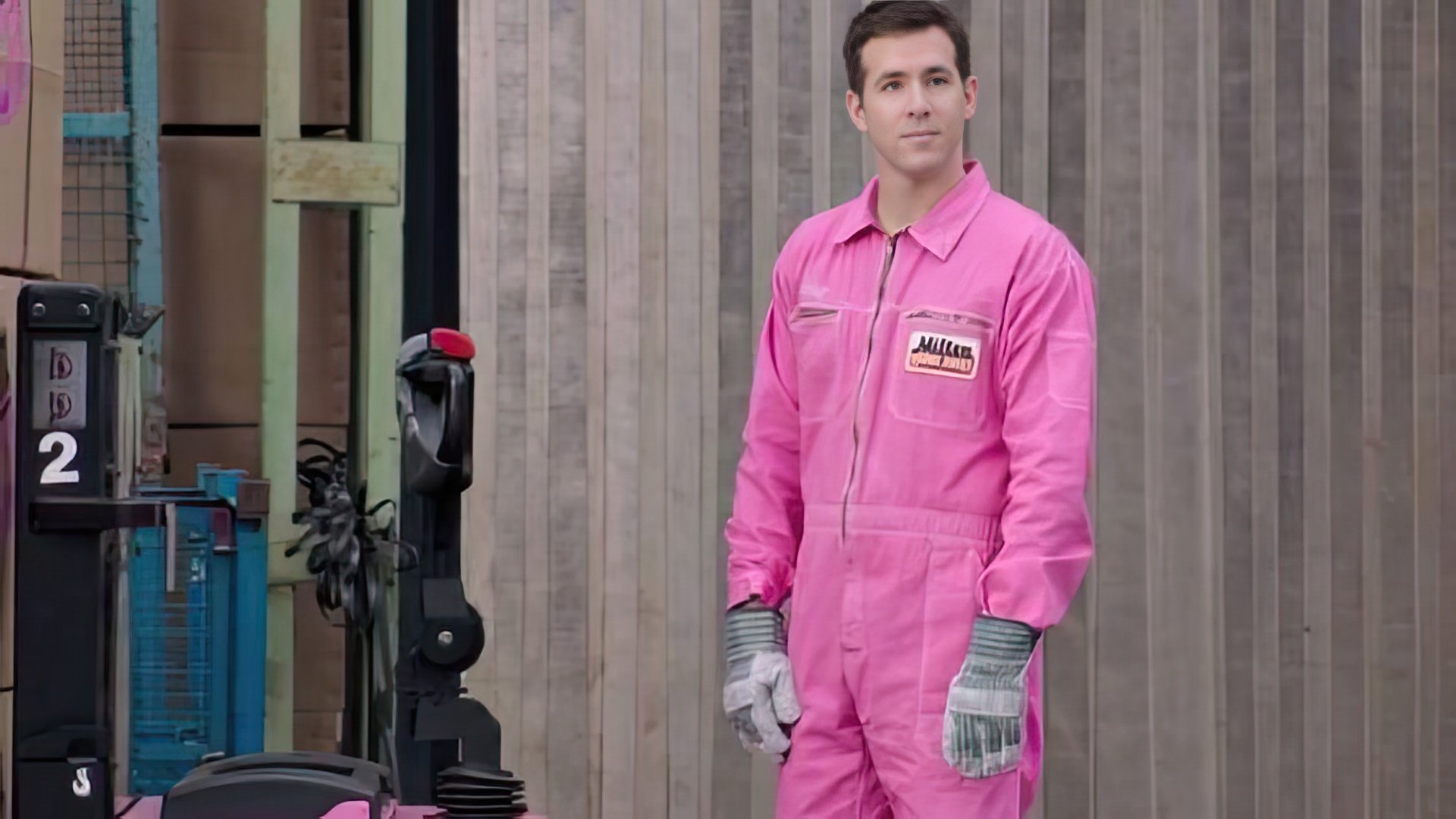 In The Voices, Ryan Reynolds interpretava l'umile bidello Jerry