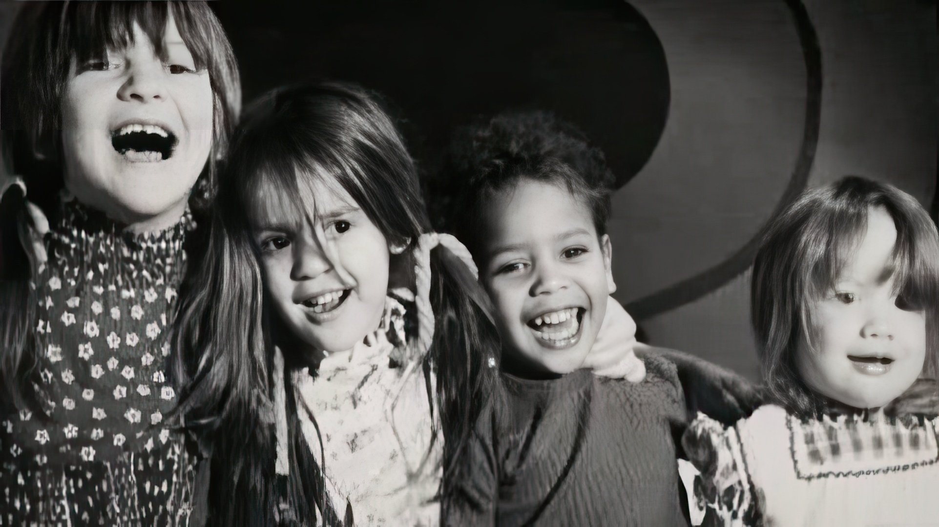 Courtney Love con le sue sorelle e fratello minori