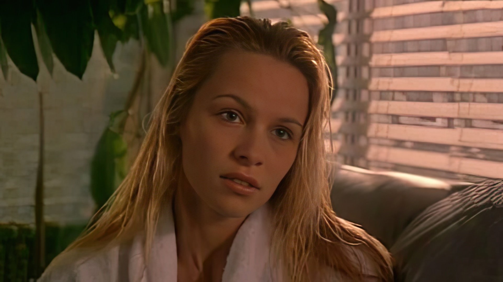 La giovane Pamela Anderson in Snapdragon