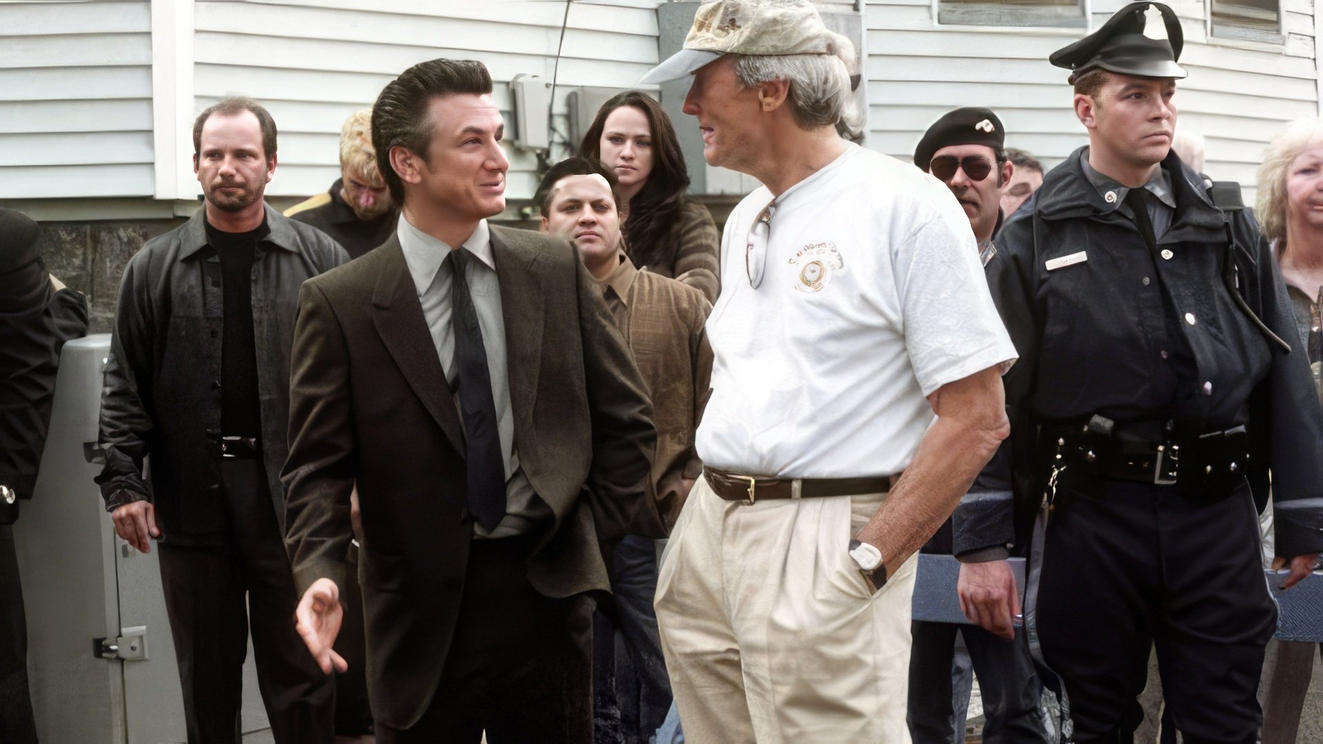 Clint Eastwood e Sean Penn sul set del thriller Mystic River