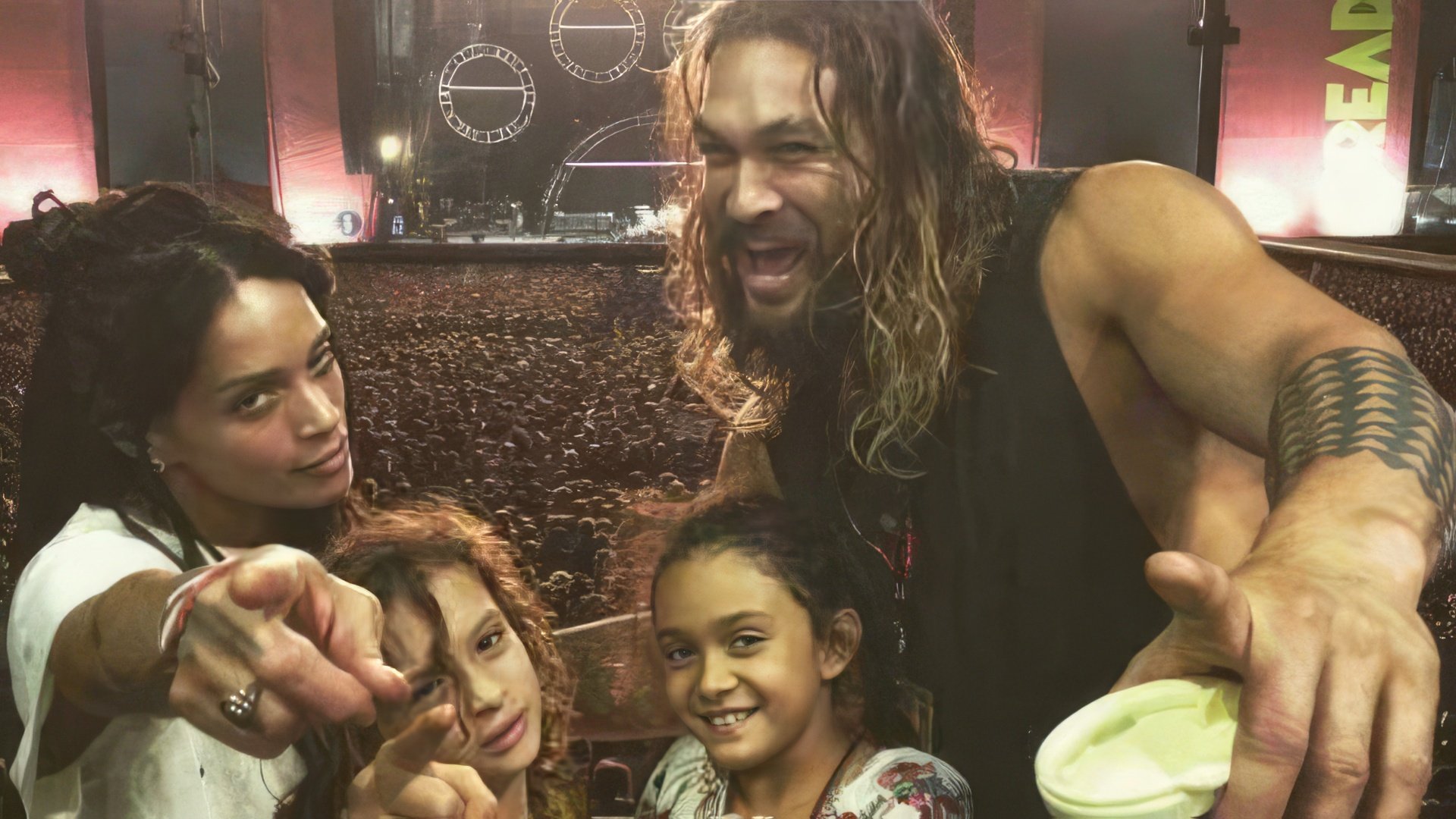 Jason Momoa con la moglie e i figli
