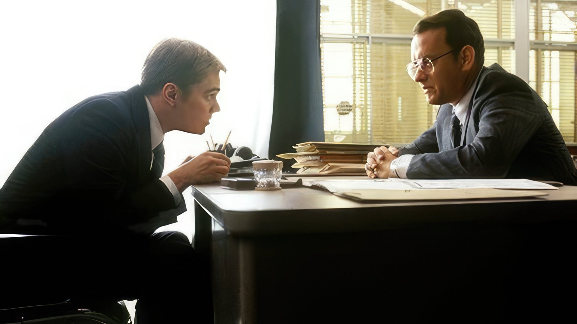 Leonardo DiCaprio con Tom Hanks in "Catch Me If You Can"