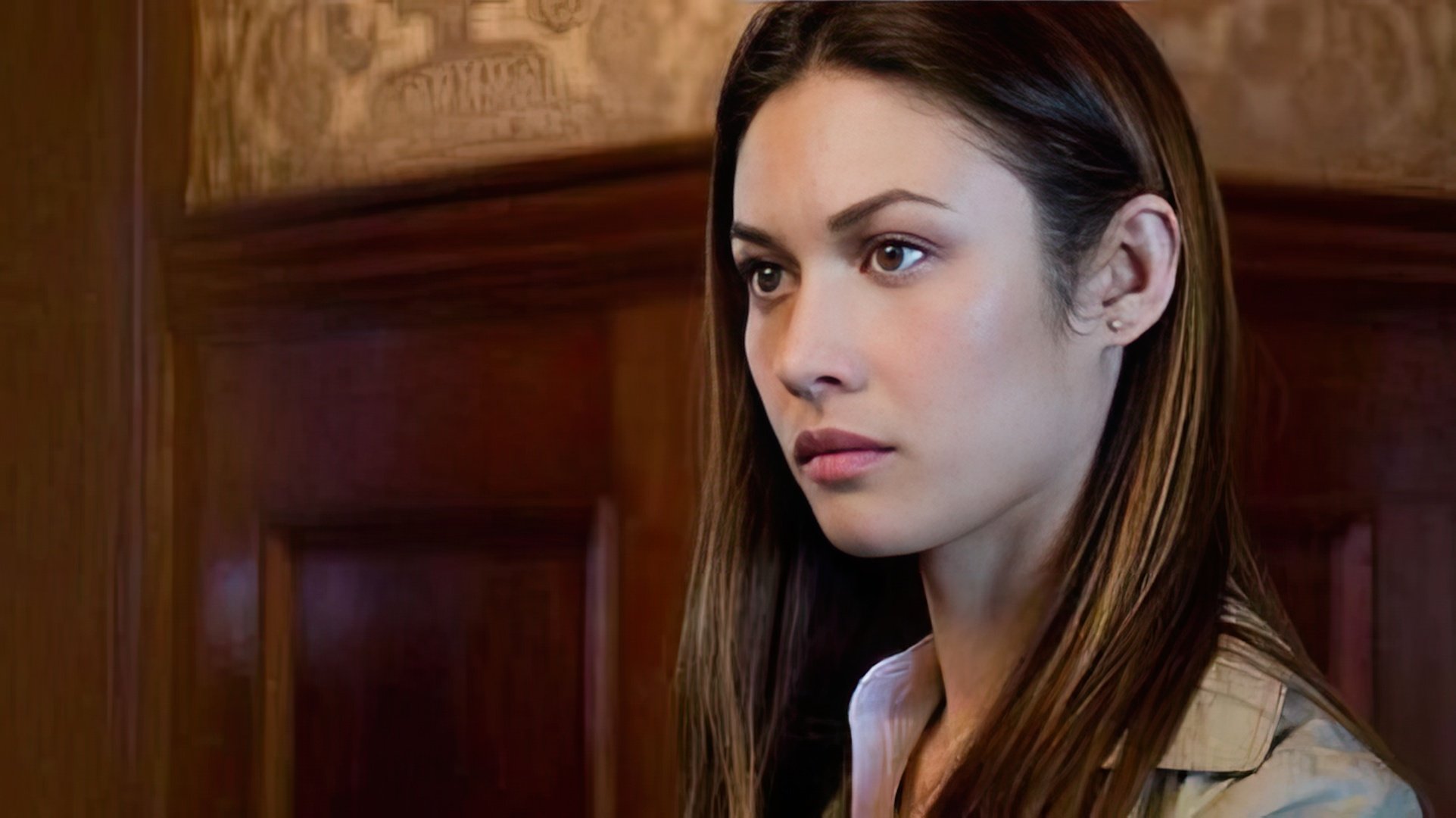Olga Kurylenko nel film 'The Expatriate'
