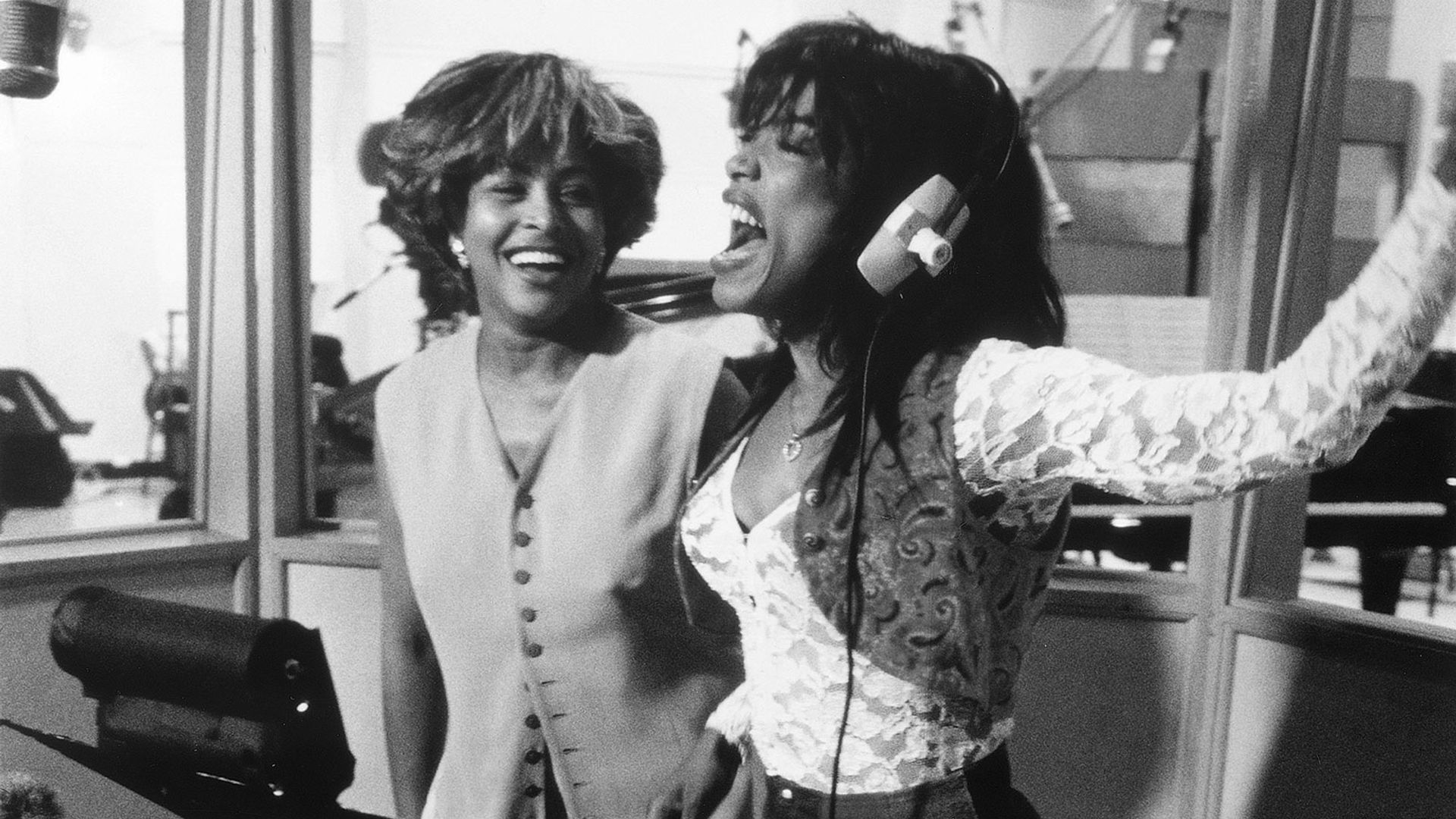 Tina Turner e Angela Bassett (1993)
