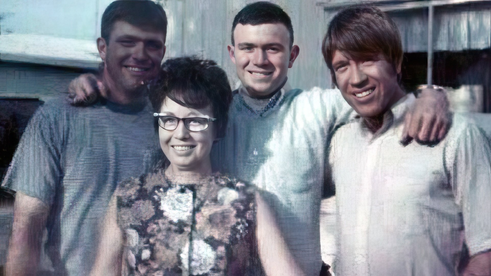 Chuck Norris con sua madre e i fratelli minori