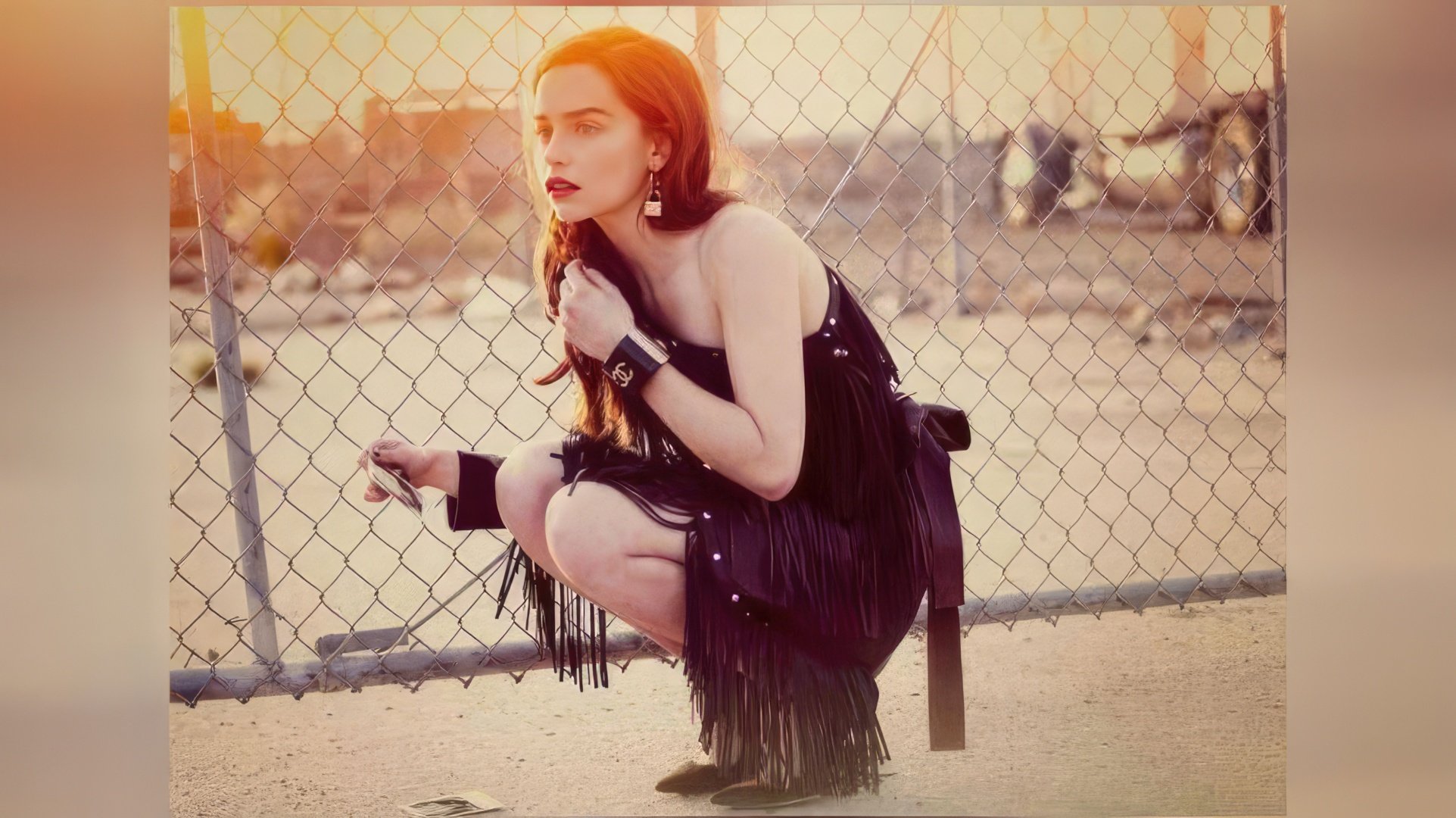 Emilia Clarke durante un servizio fotografico