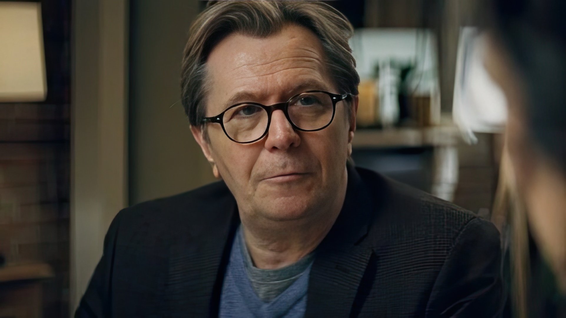Gary Oldman nel film 'Crisis'