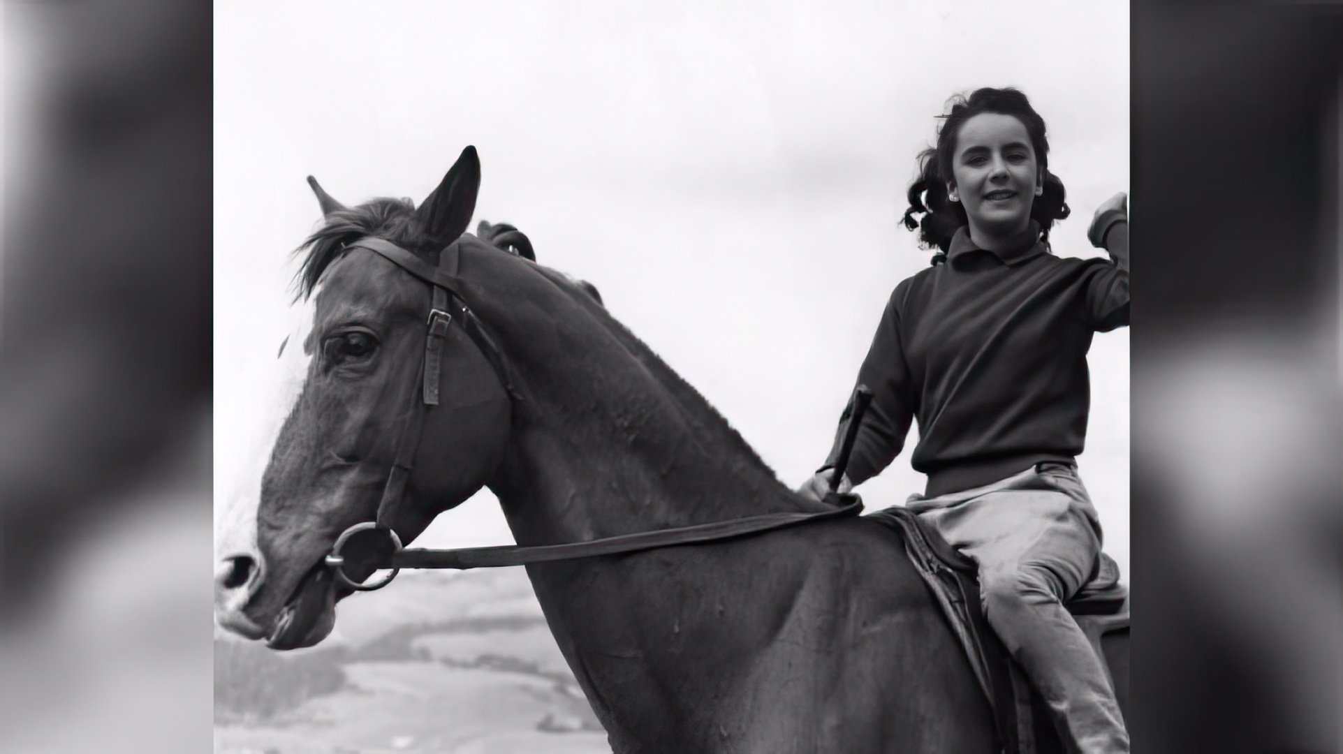 Come ricompensa per le riprese, i produttori regalarono all'attrice un cavallo