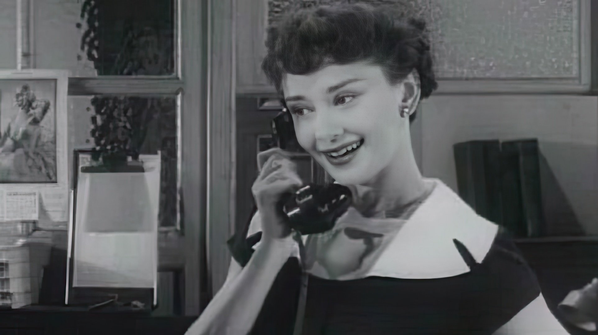 Una scena del film 'Laughter in Paradise'