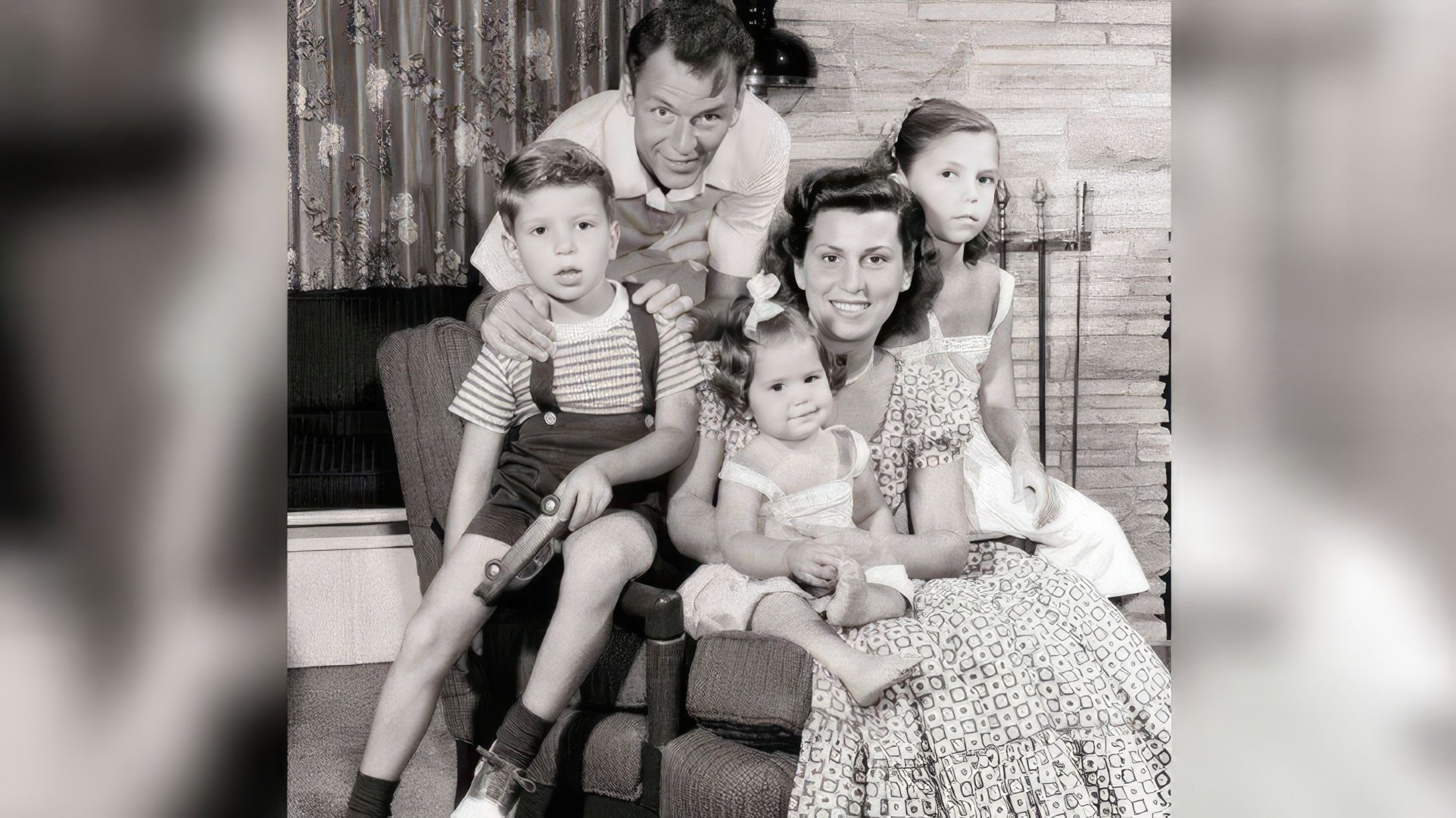 Frank Sinatra con sua moglie e i suoi figli