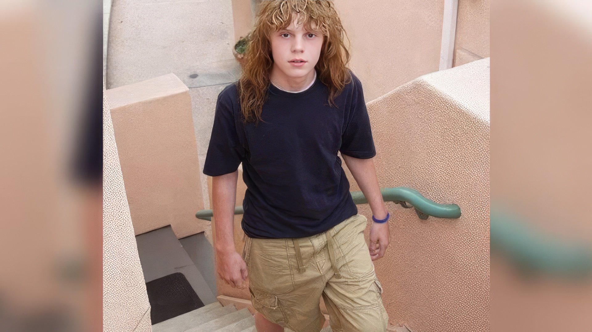 Evan Peters nel film 'Clipping Adam'