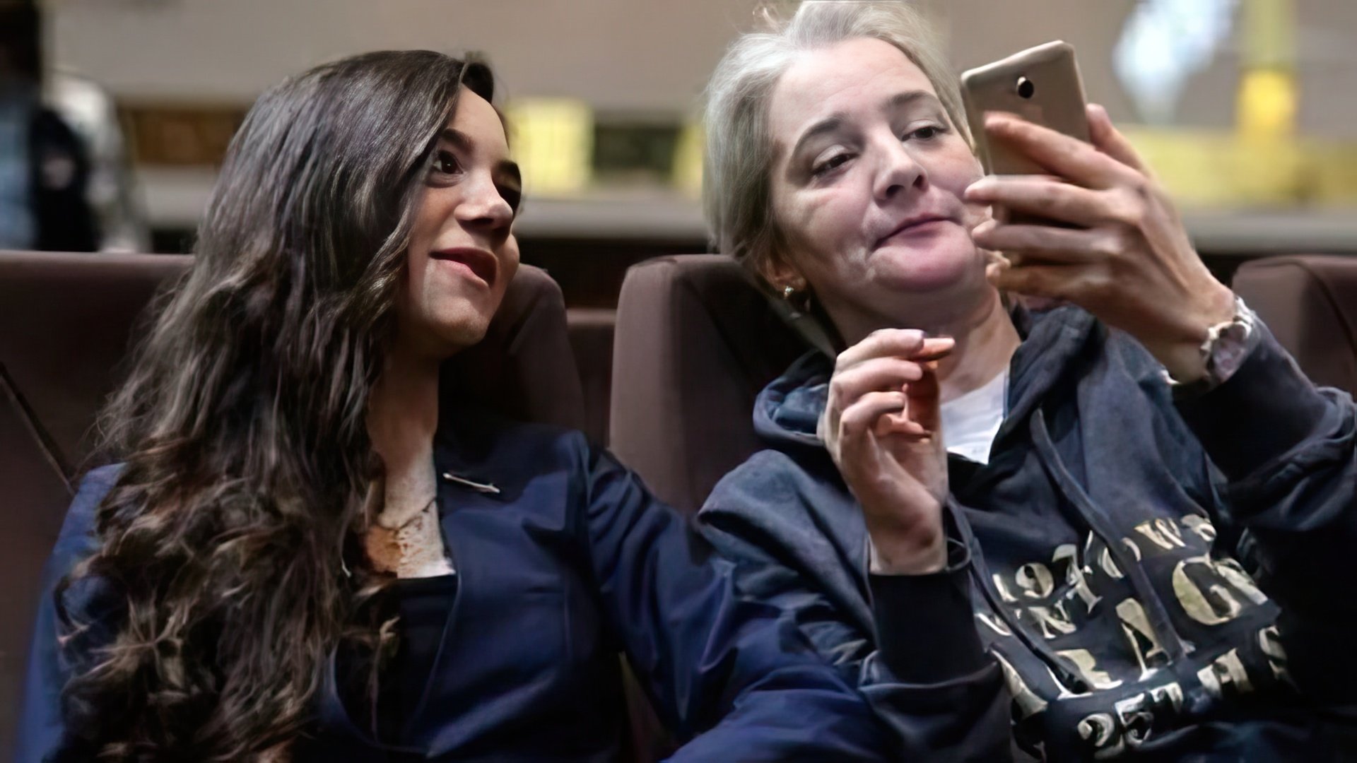 Nella foto: Evgenija Medvedeva con sua madre