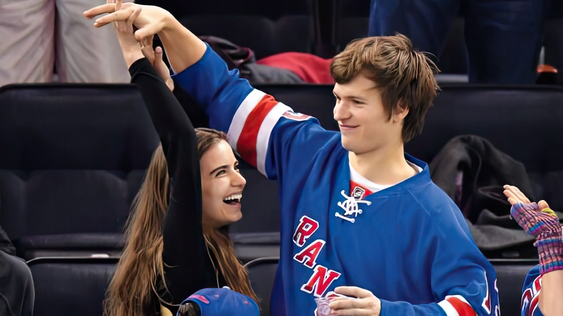 Ansel Elgort e Violetta Komyshan