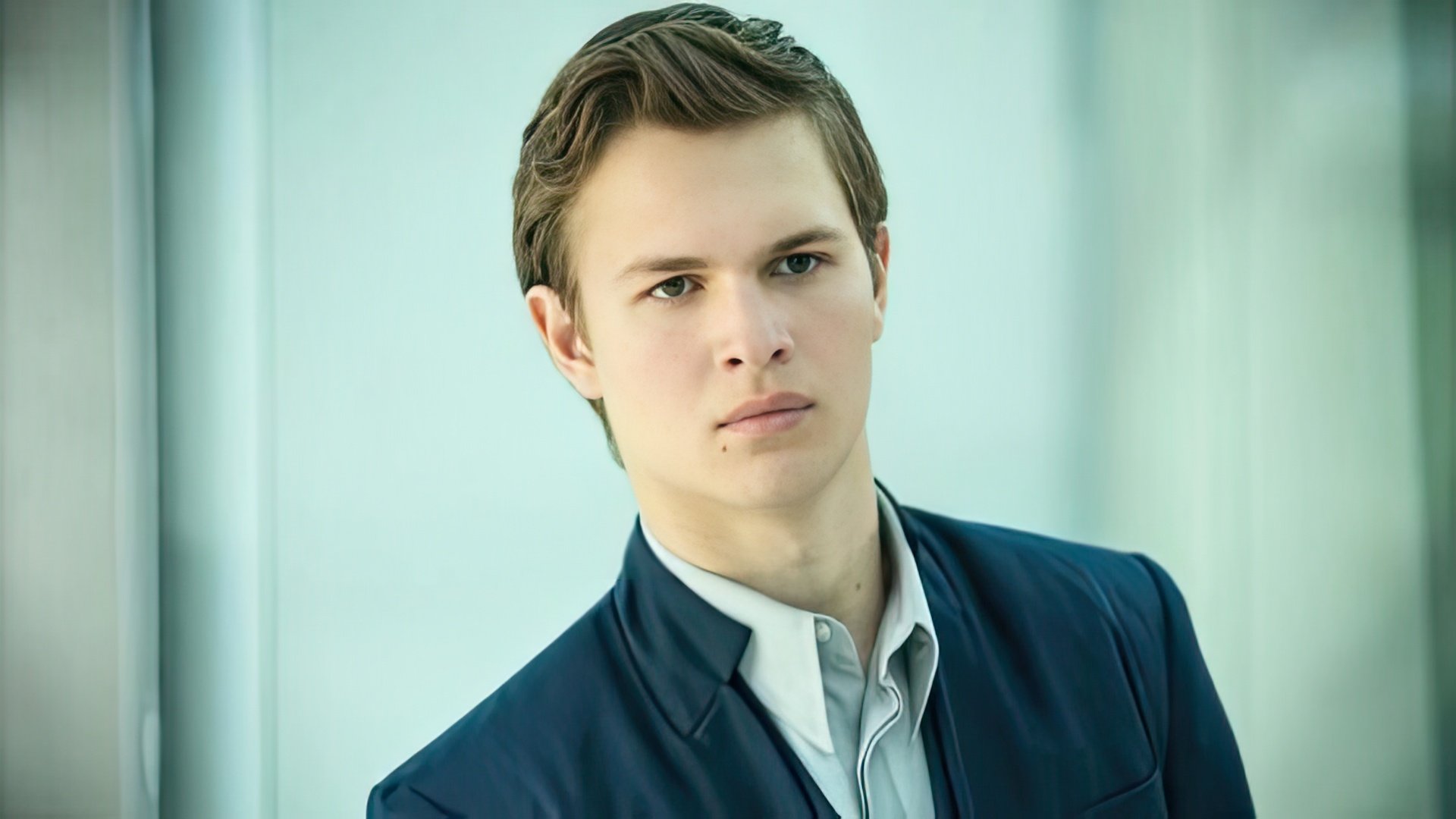 Ansel Elgort nel ruolo di Caleb Prior in Divergent