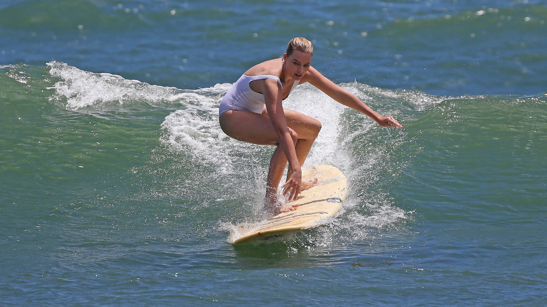 Margot Robbie in costume da bagno