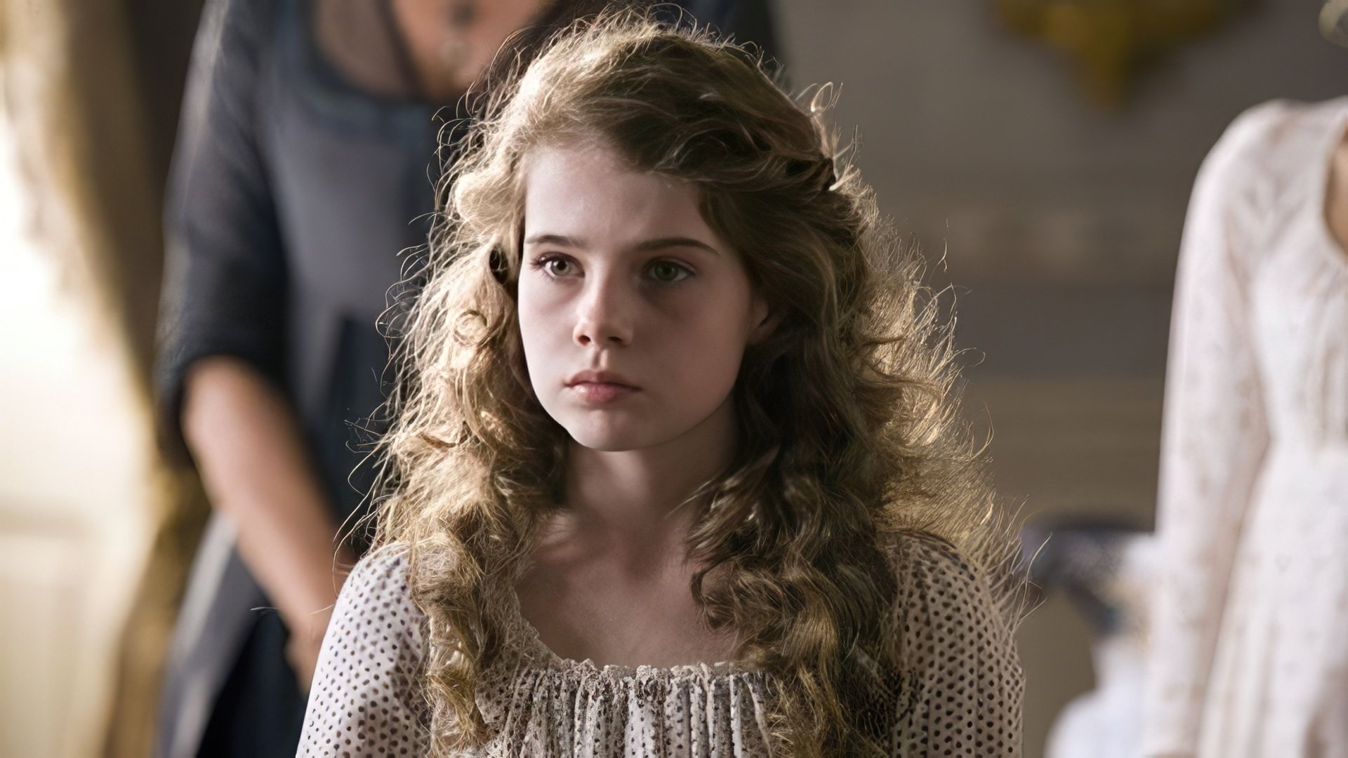 Lucy Boynton nella serie "Sense and Sensibility"
