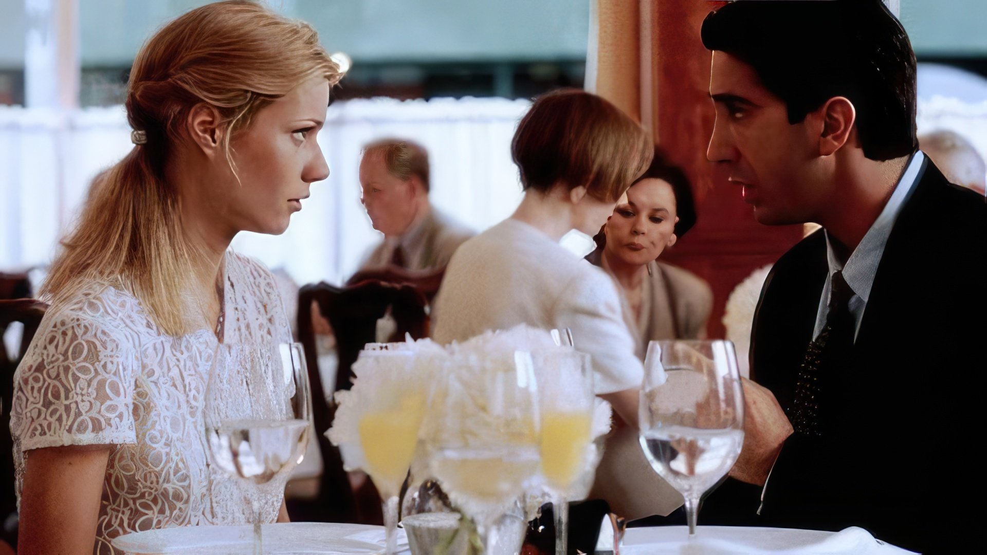 Gwyneth Paltrow e David Schwimmer in 'The Pallbearer'