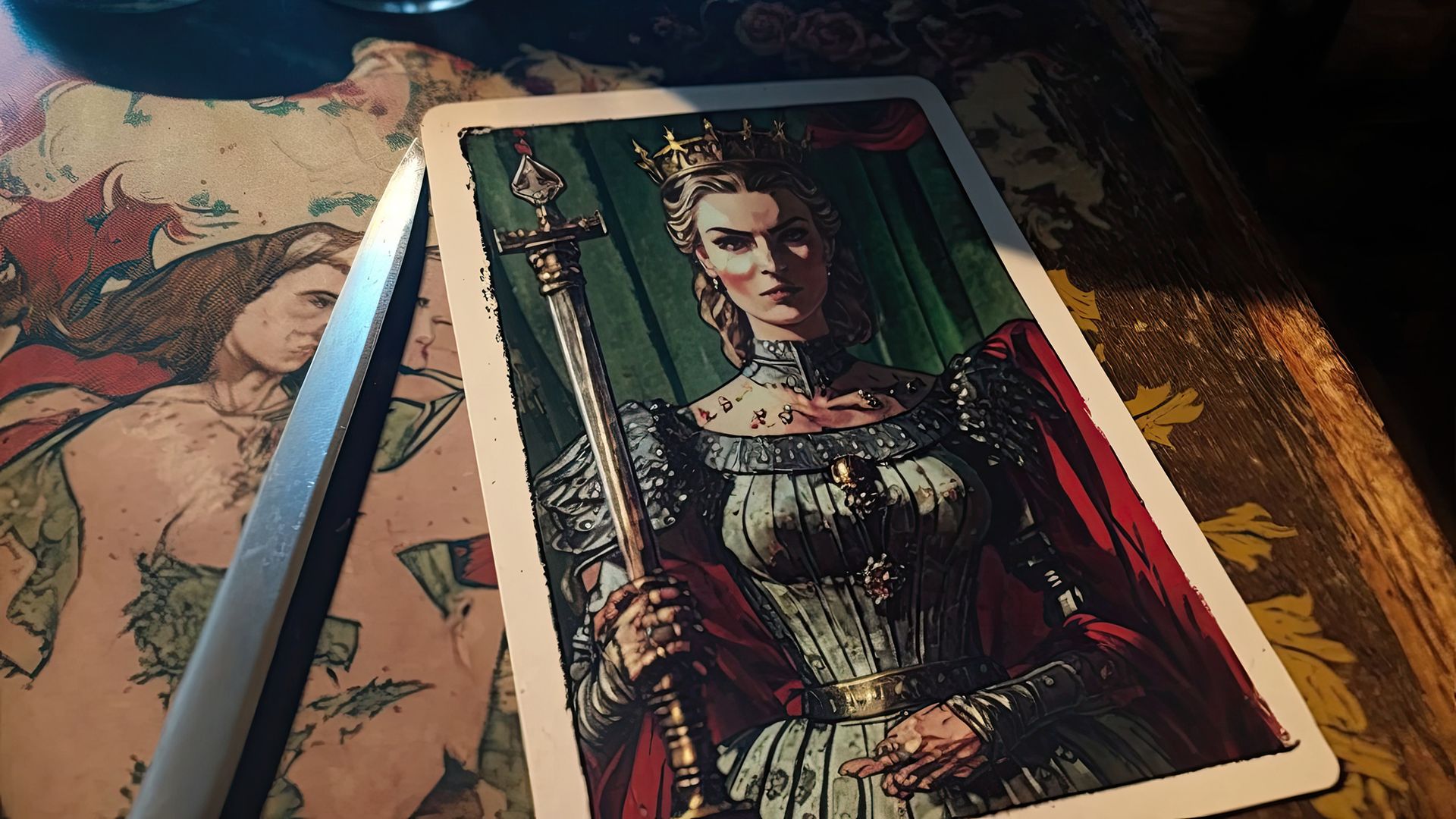 La Regina di Spade simboleggia l'indipendenza e la prontezza alla lotta