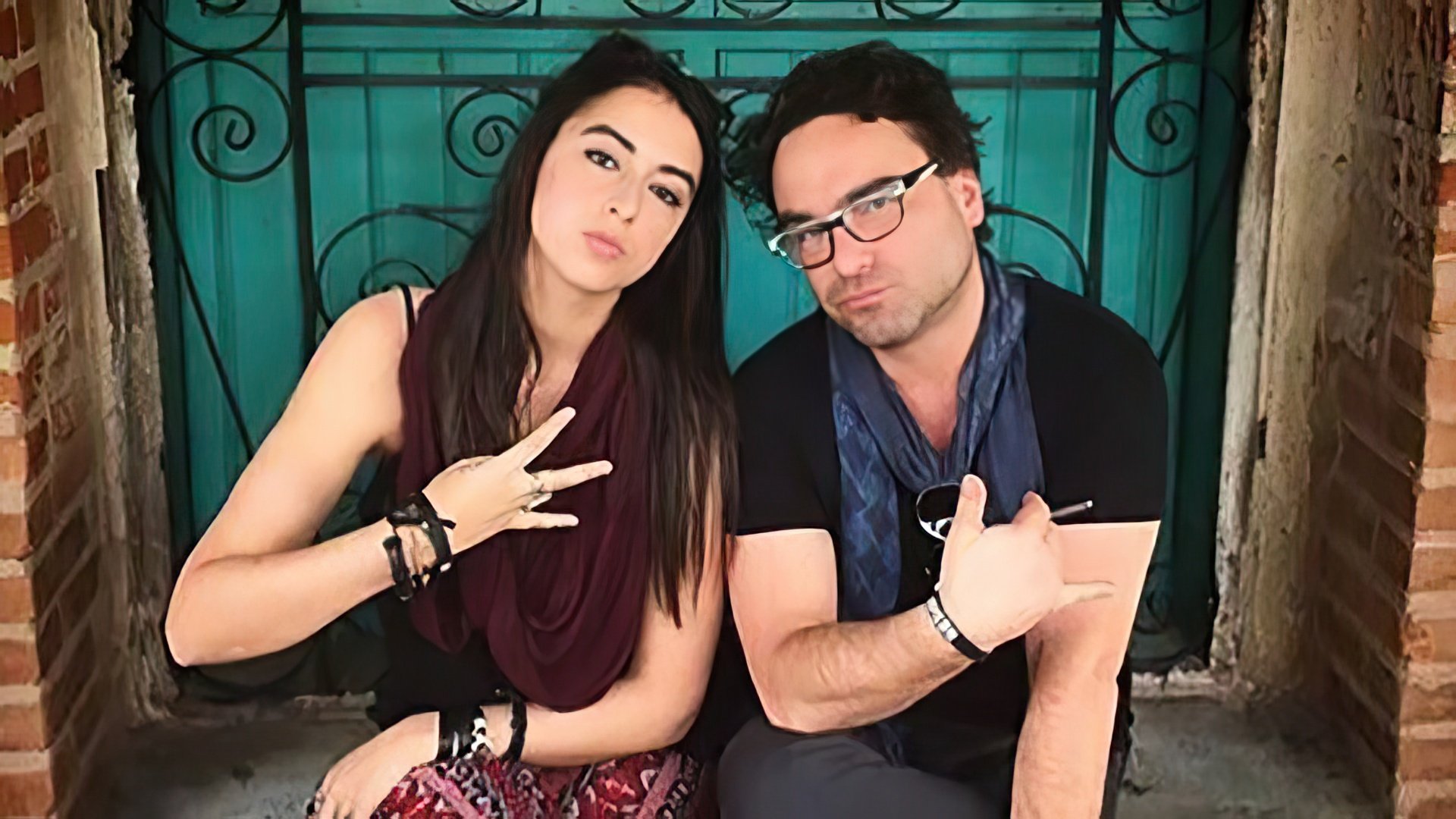 Johnny Galecki e Naomi Robin